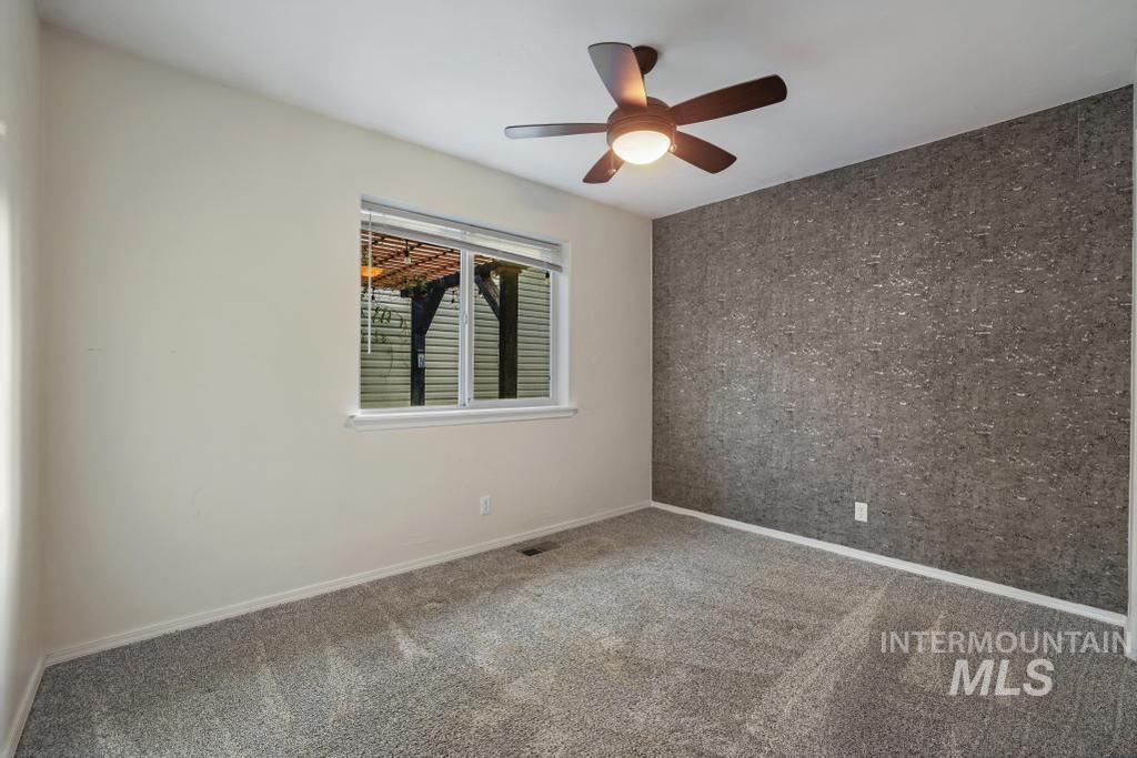 Unfurnished room with carpet floors and ceiling fan