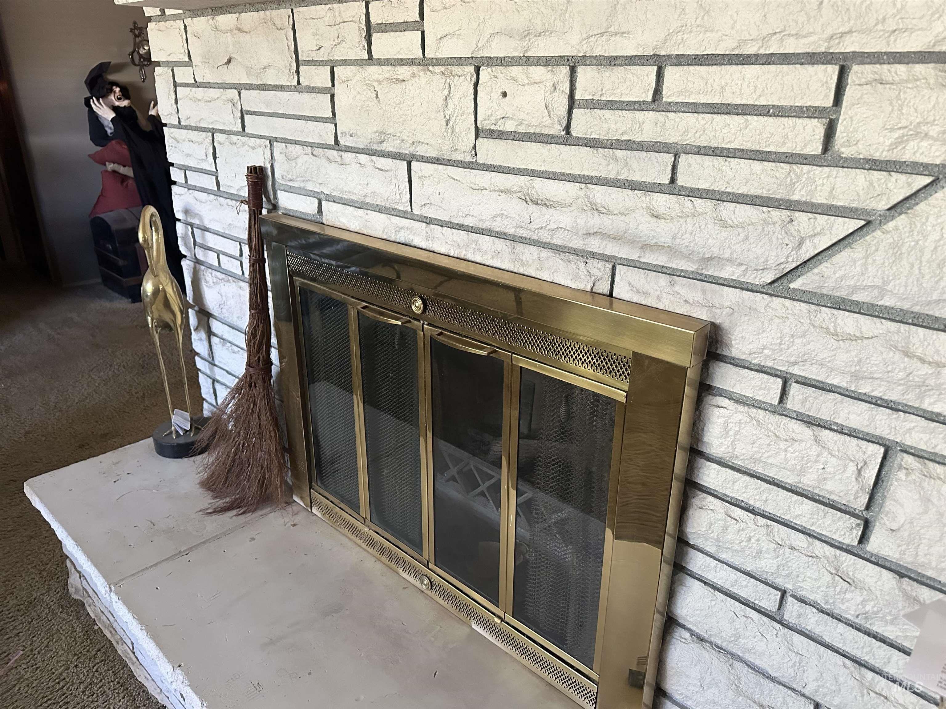 Detailed view of carpet floors