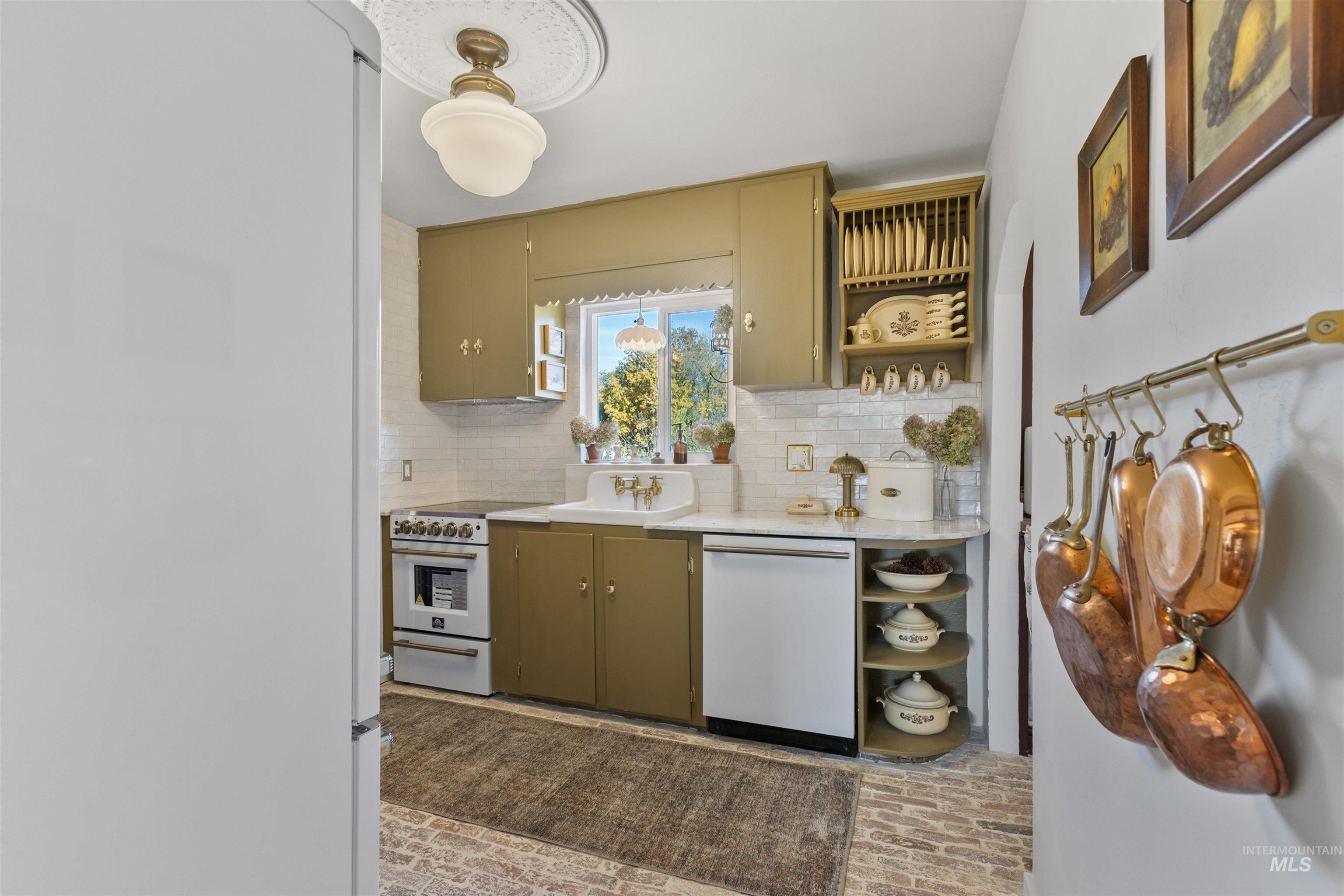 2203 S 10th Ave, Caldwell, Idaho 83605, 2 Bedrooms, 1 Bathroom, Residential For Sale, Price $349,900, 98966355