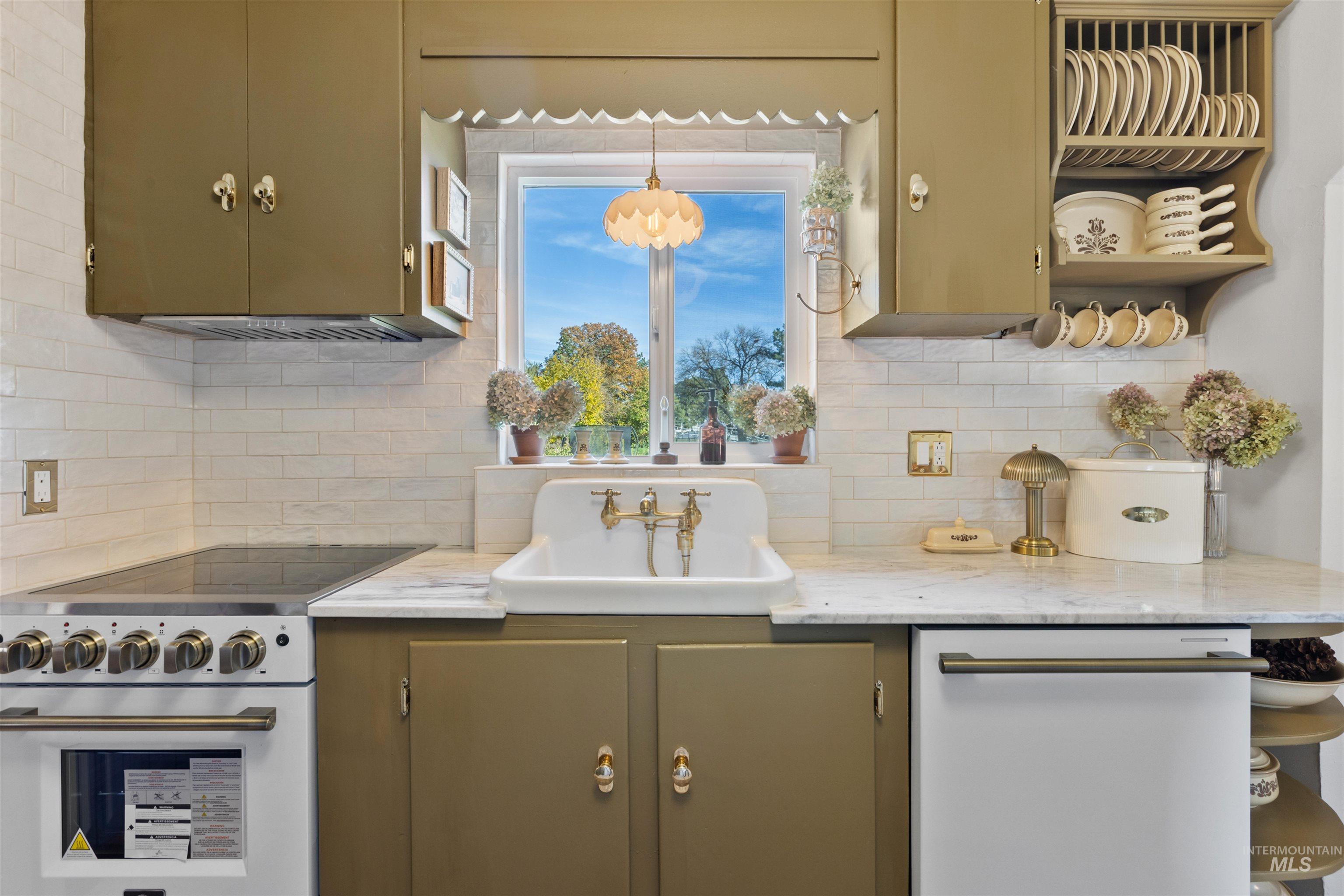 2203 S 10th Ave, Caldwell, Idaho 83605, 2 Bedrooms, 1 Bathroom, Residential For Sale, Price $349,900, 98966355