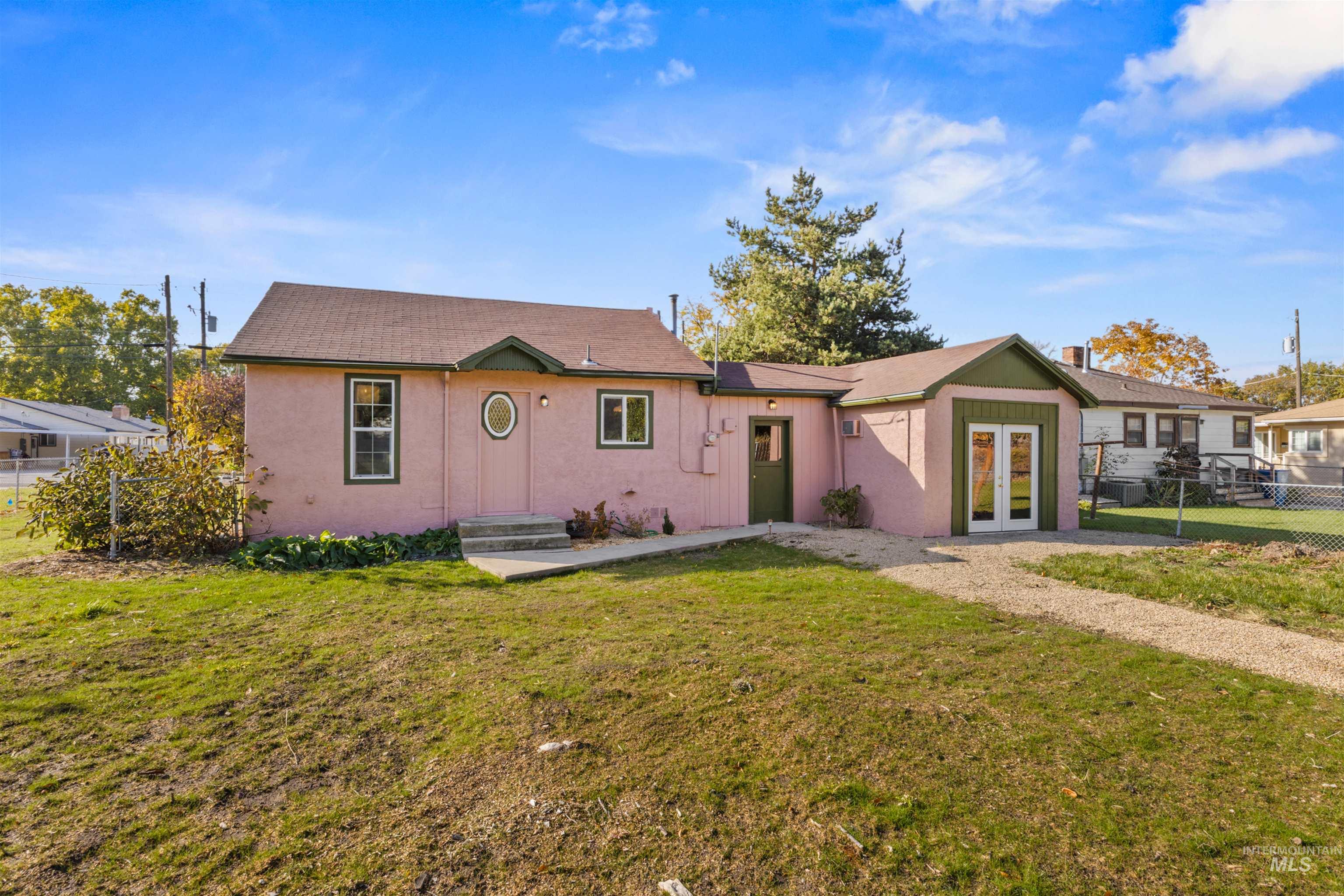 2203 S 10th Ave, Caldwell, Idaho 83605, 2 Bedrooms, 1 Bathroom, Residential For Sale, Price $349,900, 98966355