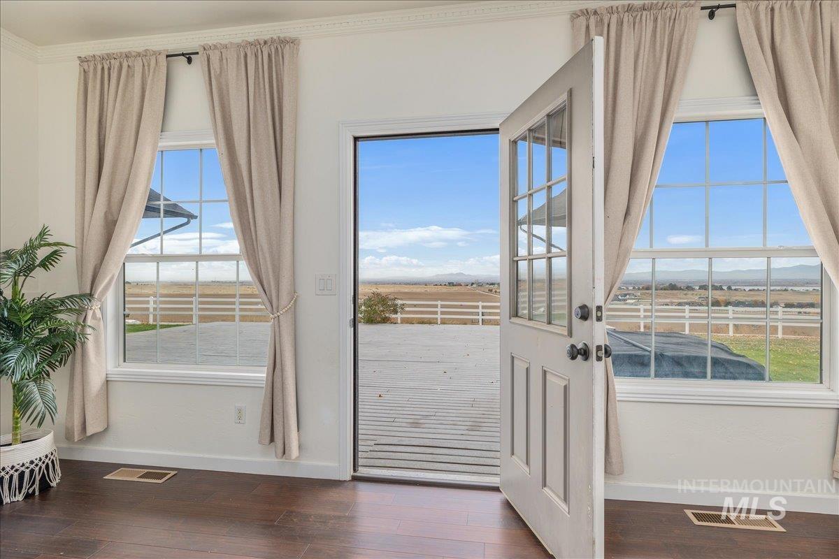 13228 Crescent Dr, Nampa, Idaho 83686, 5 Bedrooms, 3 Bathrooms, Residential For Sale, Price $1,000,000, 98966358