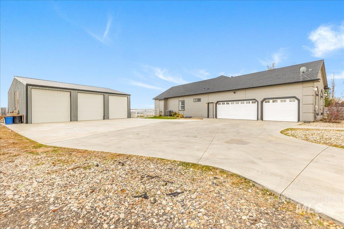 13228 Crescent Dr, Nampa, Idaho 83686, 5 Bedrooms, 3 Bathrooms, Residential For Sale, Price $1,000,000, 98966358
