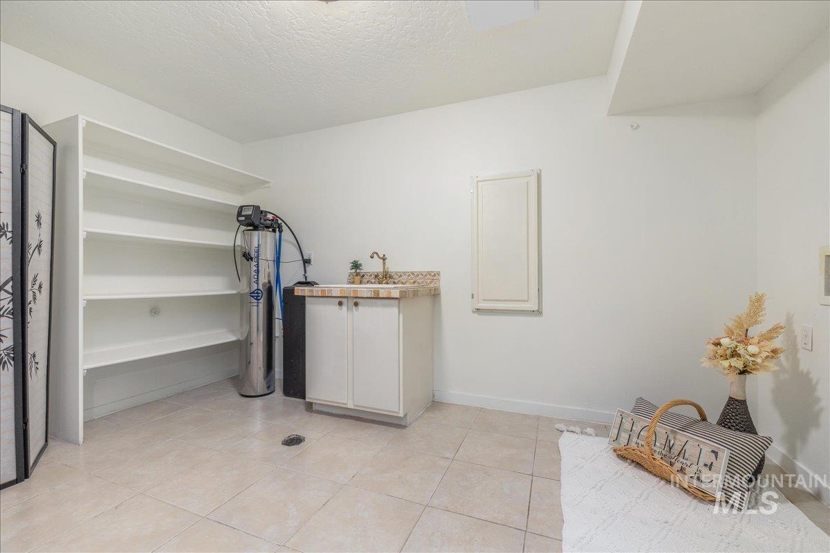 13228 Crescent Dr, Nampa, Idaho 83686, 5 Bedrooms, 3 Bathrooms, Residential For Sale, Price $1,000,000, 98966358