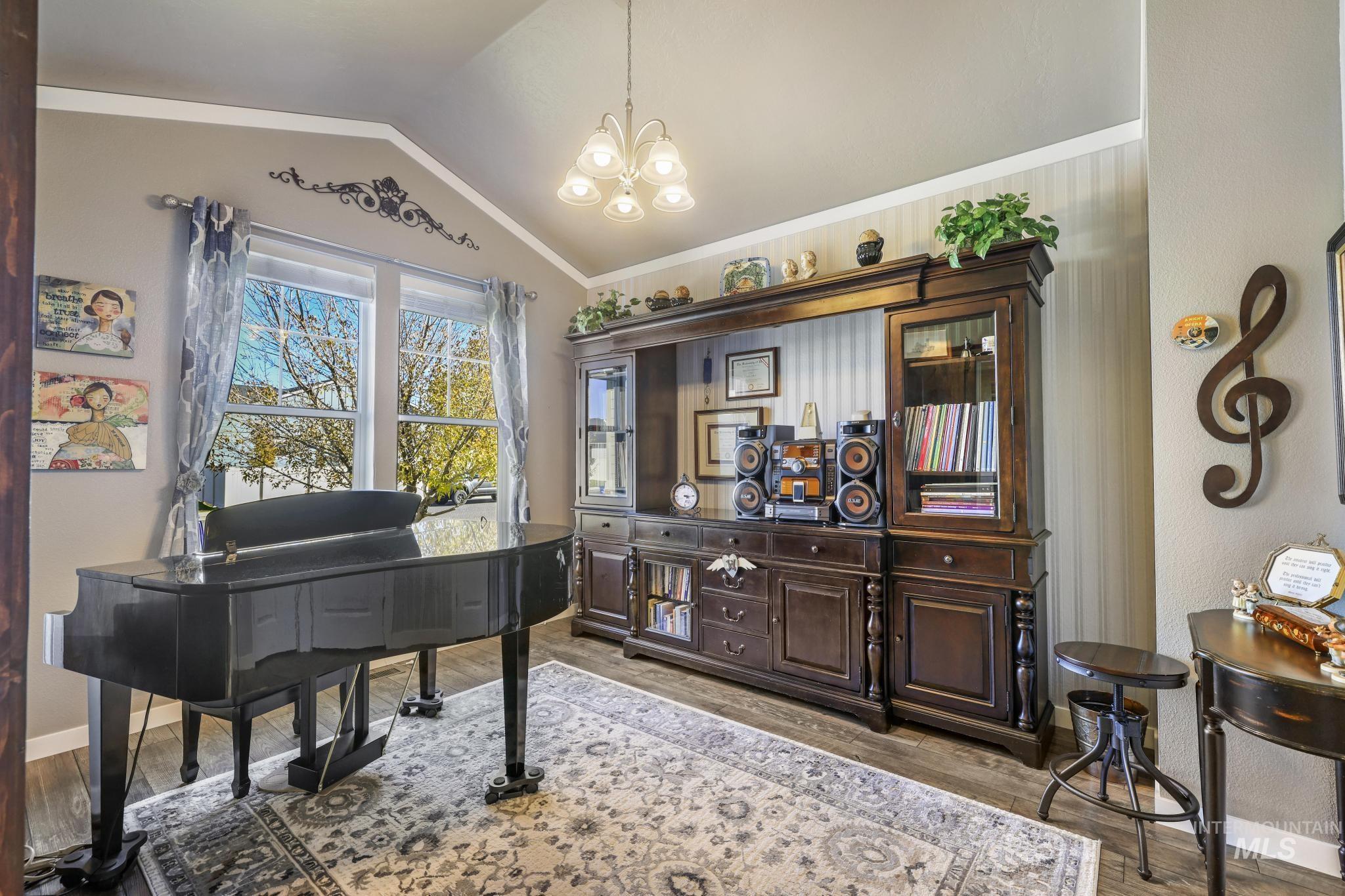 1999 Moose St., Twin Falls, Idaho 83301, 4 Bedrooms, 2 Bathrooms, Residential For Sale, Price $580,000, 98966359