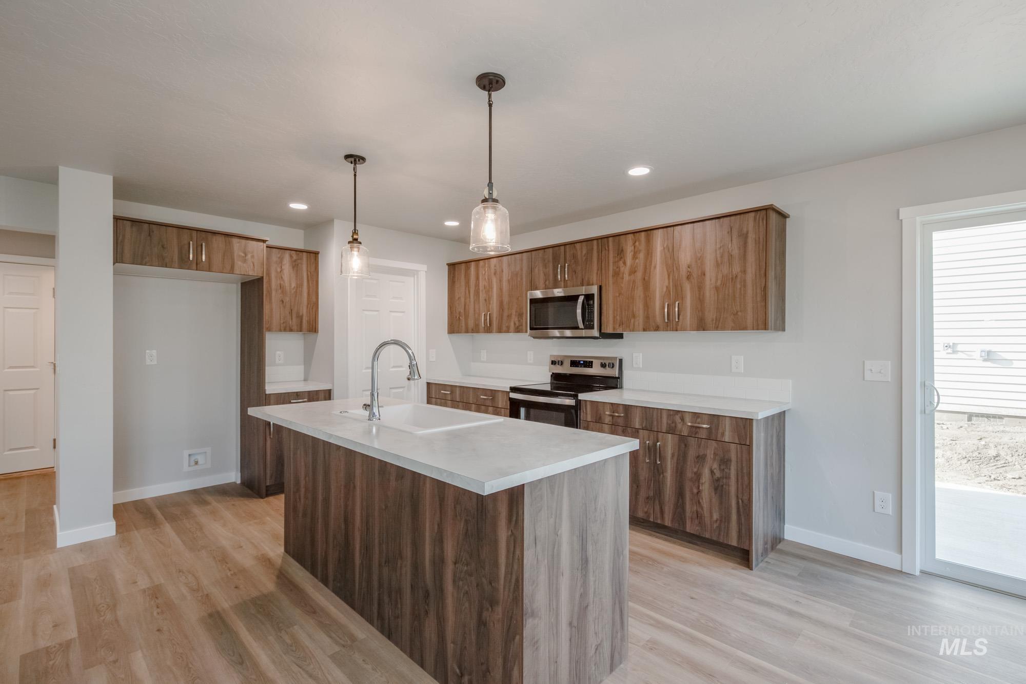 234 Caribou Ct, Horseshoe Bend, Idaho 83629, 3 Bedrooms, 2.5 Bathrooms, Residential For Sale, Price $405,990, 98966365