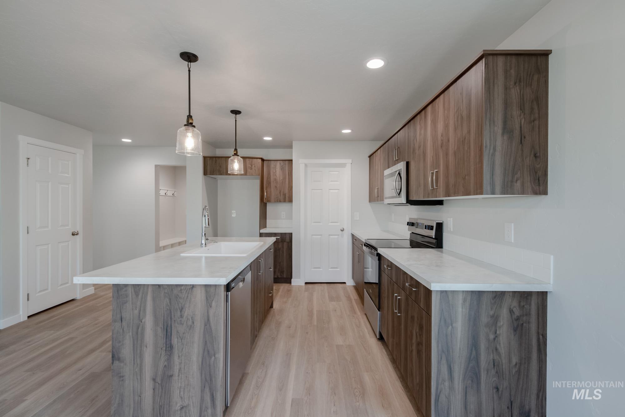 234 Caribou Ct, Horseshoe Bend, Idaho 83629, 3 Bedrooms, 2.5 Bathrooms, Residential For Sale, Price $405,990, 98966365