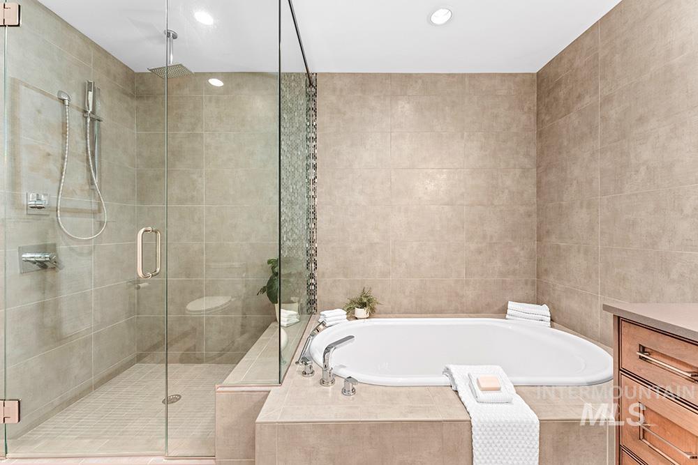 3005 W Crescent Rim Dr, Boise, Idaho 83706, 2 Bedrooms, 2 Bathrooms, Residential For Sale, Price $685,000, 98966367