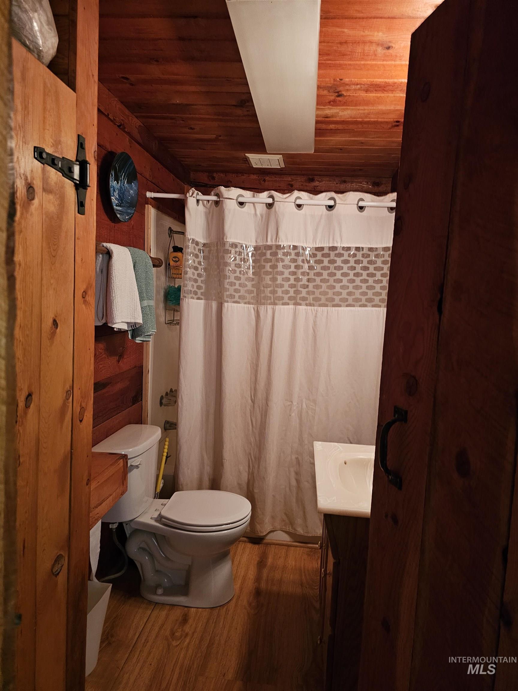 20 Riverview Drive, Garden Valley, Idaho 83622, 2 Bedrooms, 1 Bathroom, Residential For Sale, Price $399,000, 98966373