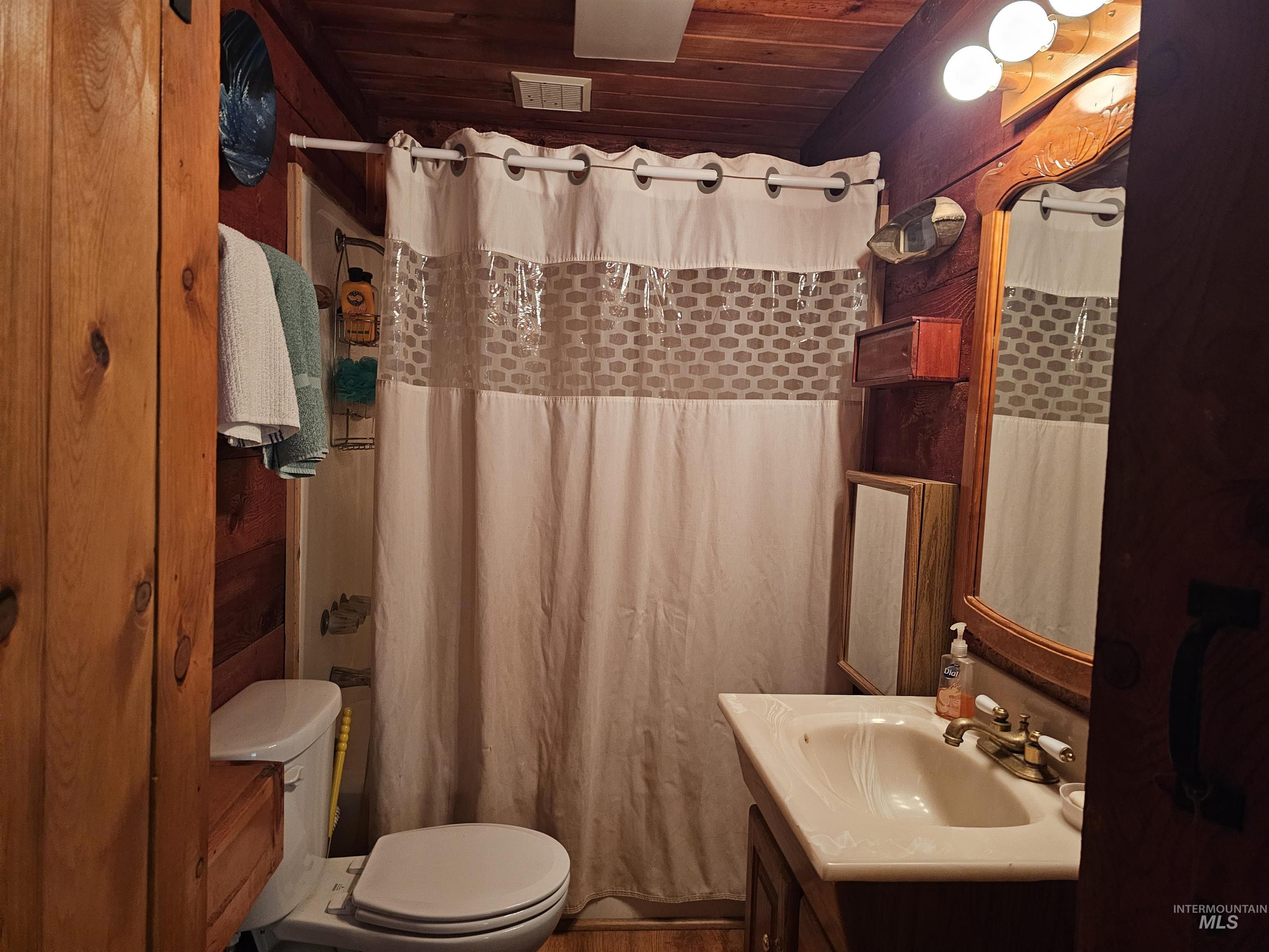 20 Riverview Drive, Garden Valley, Idaho 83622, 2 Bedrooms, 1 Bathroom, Residential For Sale, Price $399,000, 98966373