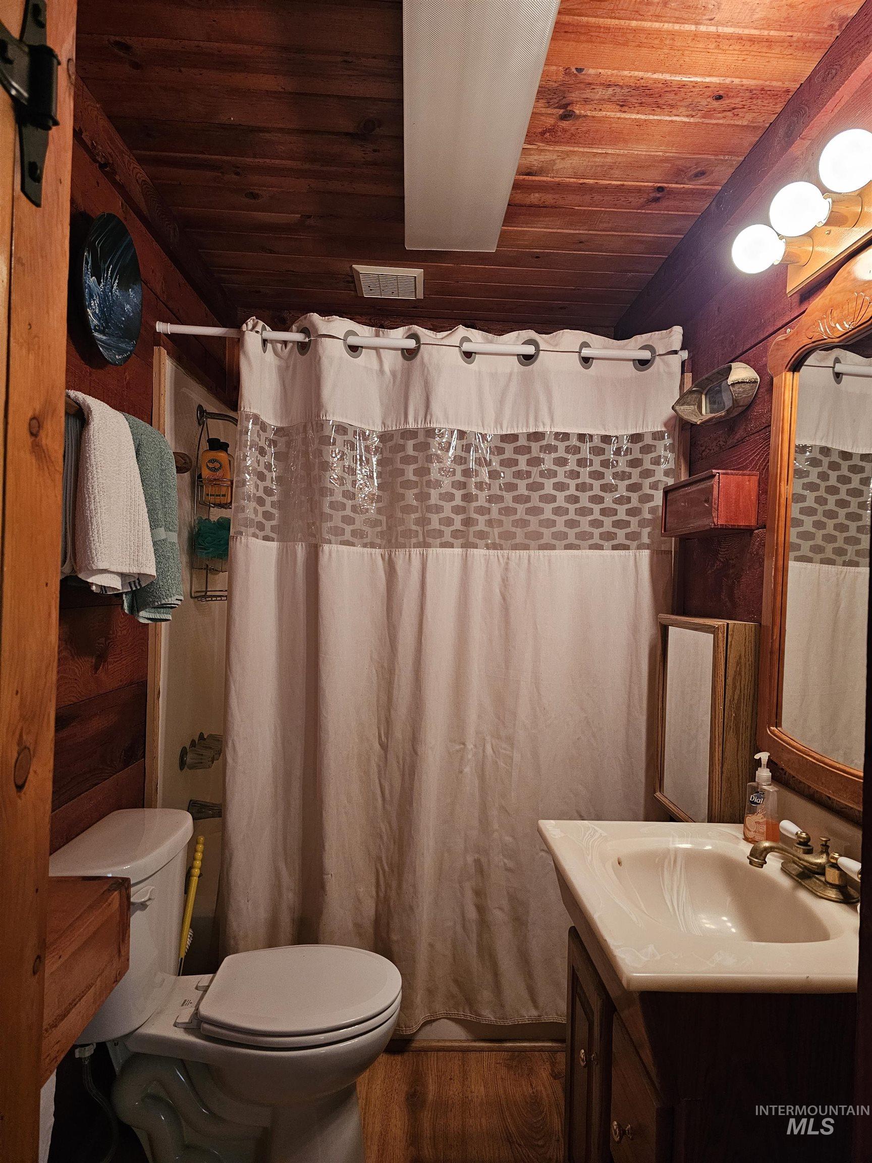 20 Riverview Drive, Garden Valley, Idaho 83622, 2 Bedrooms, 1 Bathroom, Residential For Sale, Price $399,000, 98966373