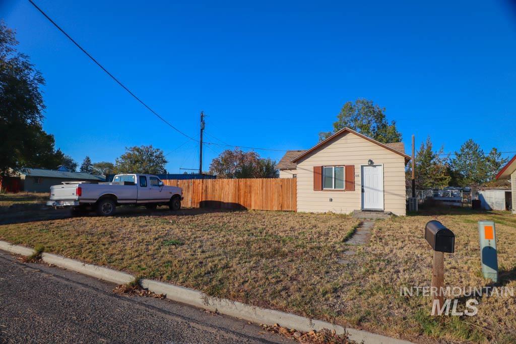 355 NW 5th Ave., Ontario, Oregon 97914-0000, 1 Bedroom, 1 Bathroom, Residential For Sale, Price $145,000, 98966386