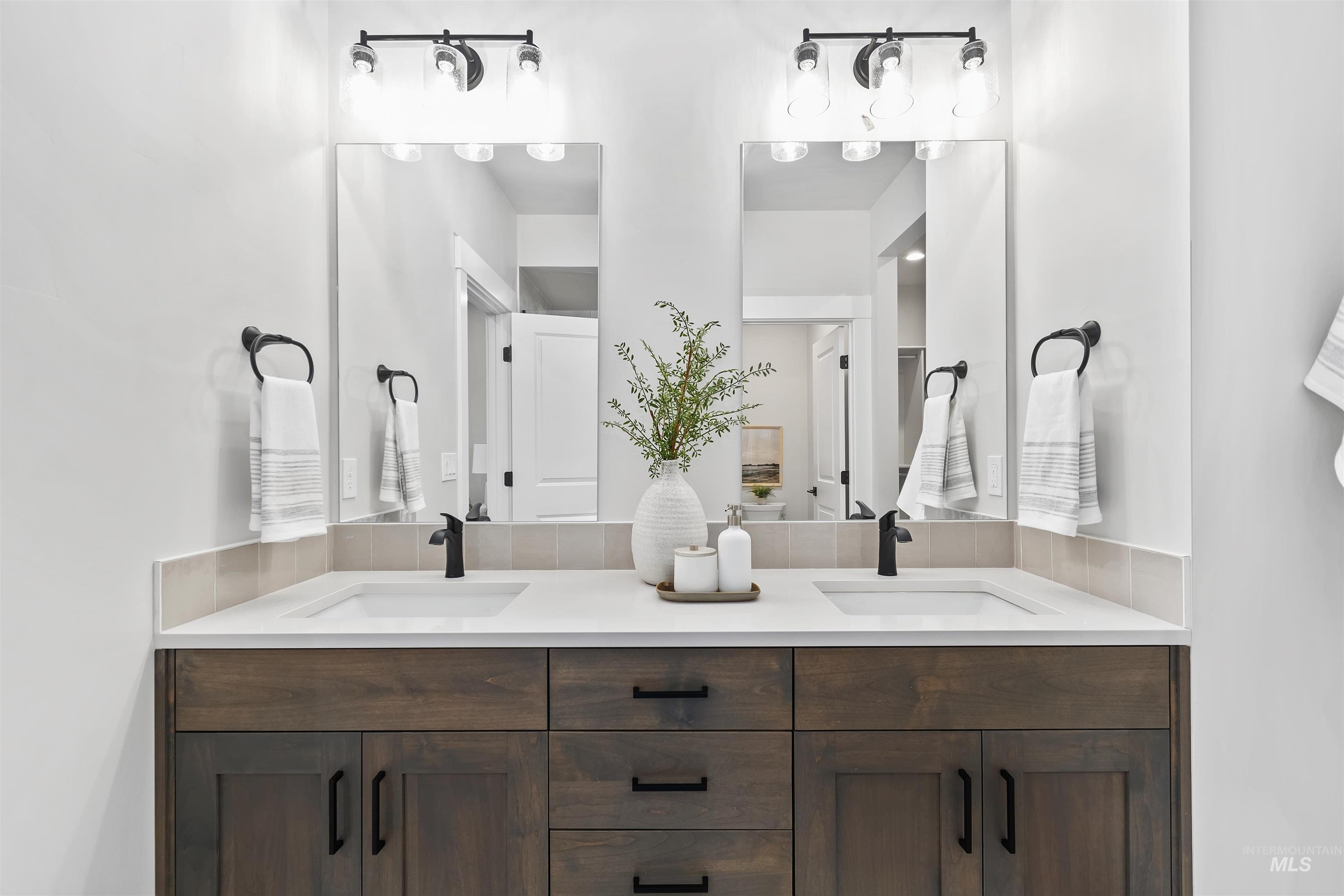 11260 W Tara Iti Ln., Kuna, Idaho 83646, 3 Bedrooms, 2 Bathrooms, Residential For Sale, Price $449,880, 98966387