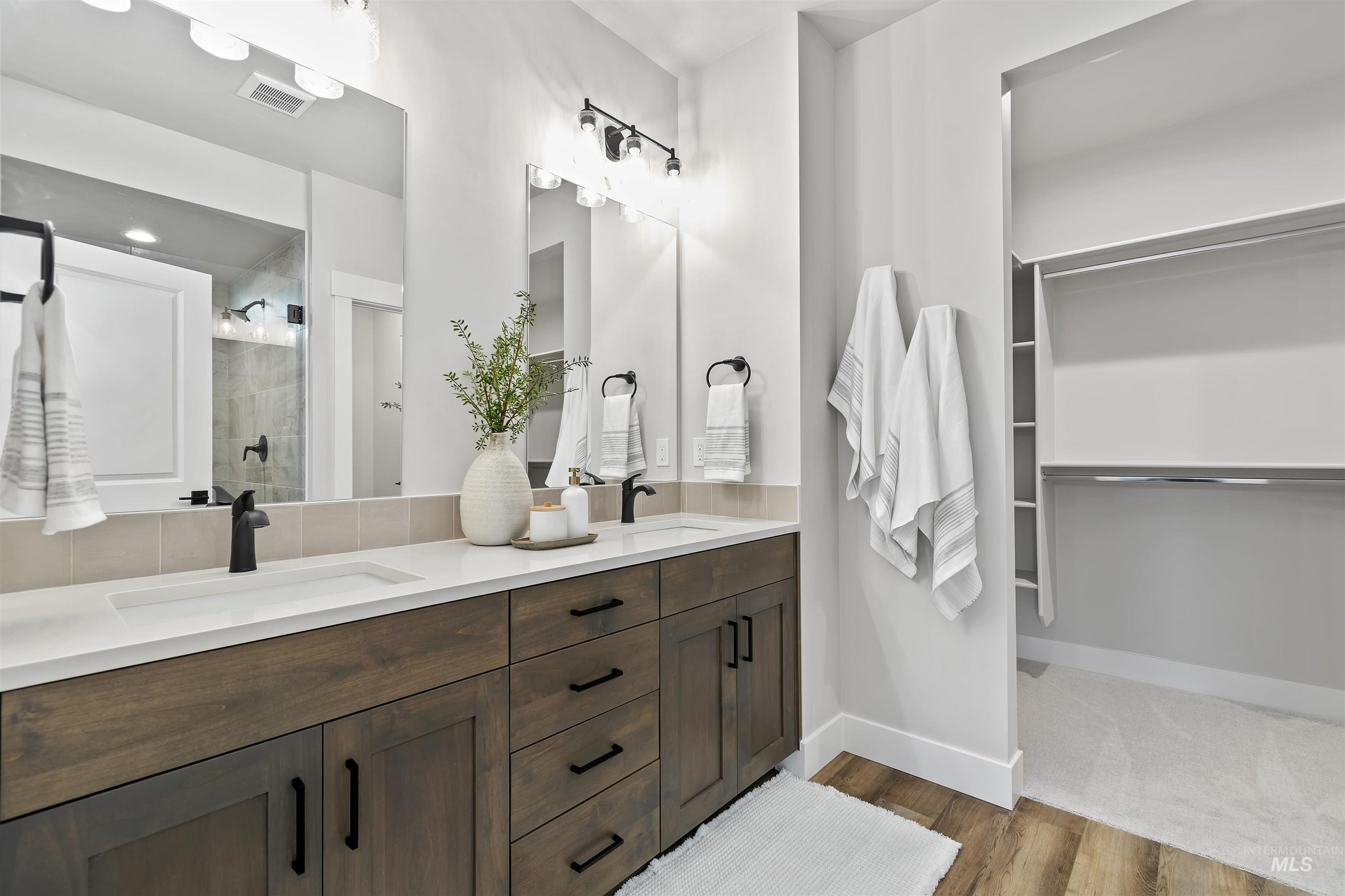 11260 W Tara Iti Ln., Kuna, Idaho 83646, 3 Bedrooms, 2 Bathrooms, Residential For Sale, Price $449,880, 98966387