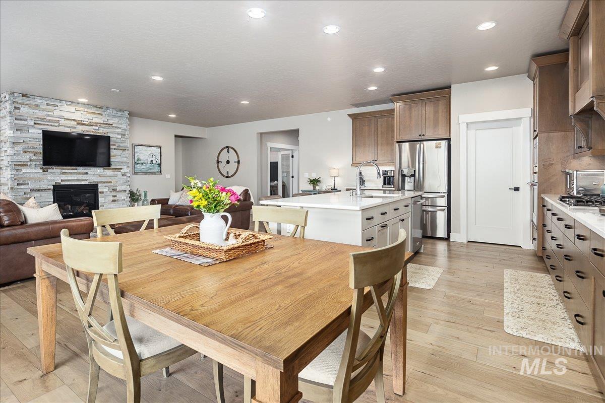 17730 N Peltzer Ave, Nampa, Idaho 83687, 3 Bedrooms, 2.5 Bathrooms, Residential For Sale, Price $619,000, 98966430