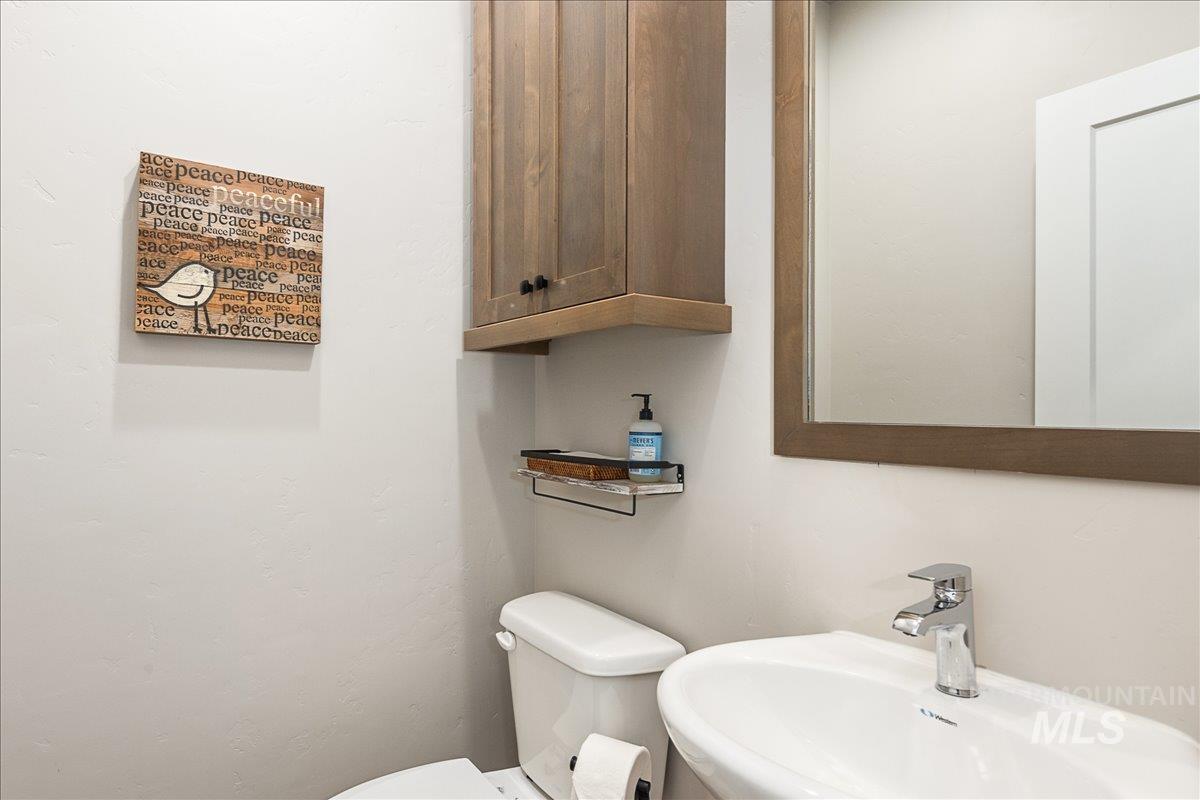 17730 N Peltzer Ave, Nampa, Idaho 83687, 3 Bedrooms, 2.5 Bathrooms, Residential For Sale, Price $619,000, 98966430