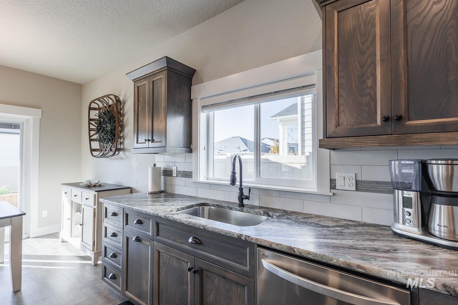 11065 White River St, Caldwell, Idaho 83605, 5 Bedrooms, 2.5 Bathrooms, Residential For Sale, Price $589,000, 98966431