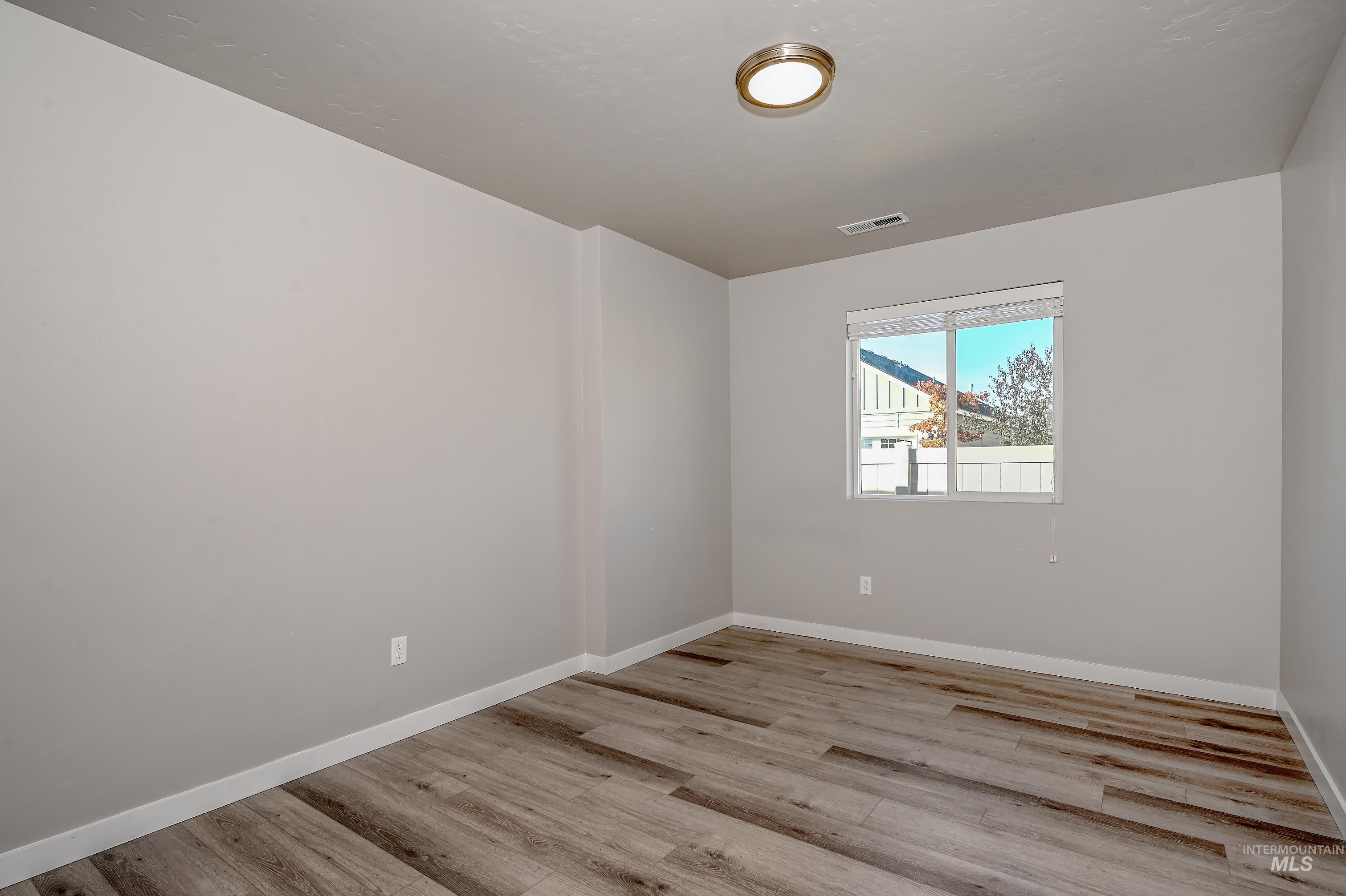 5160 W Lesina St, Meridian, Idaho 83646, 3 Bedrooms, 2 Bathrooms, Residential For Sale, Price $435,000, 98966433