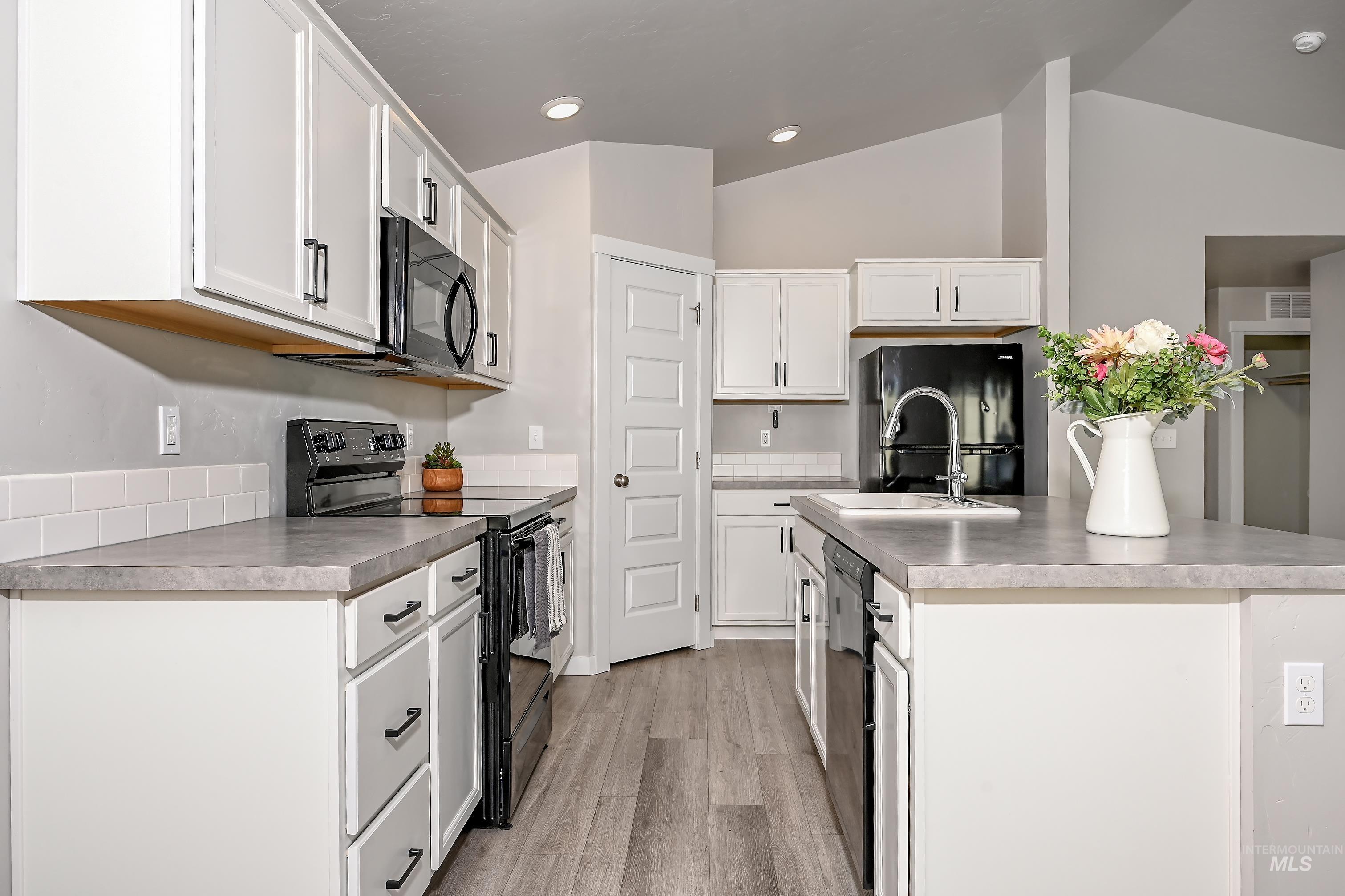 5160 W Lesina St, Meridian, Idaho 83646, 3 Bedrooms, 2 Bathrooms, Residential For Sale, Price $435,000, 98966433