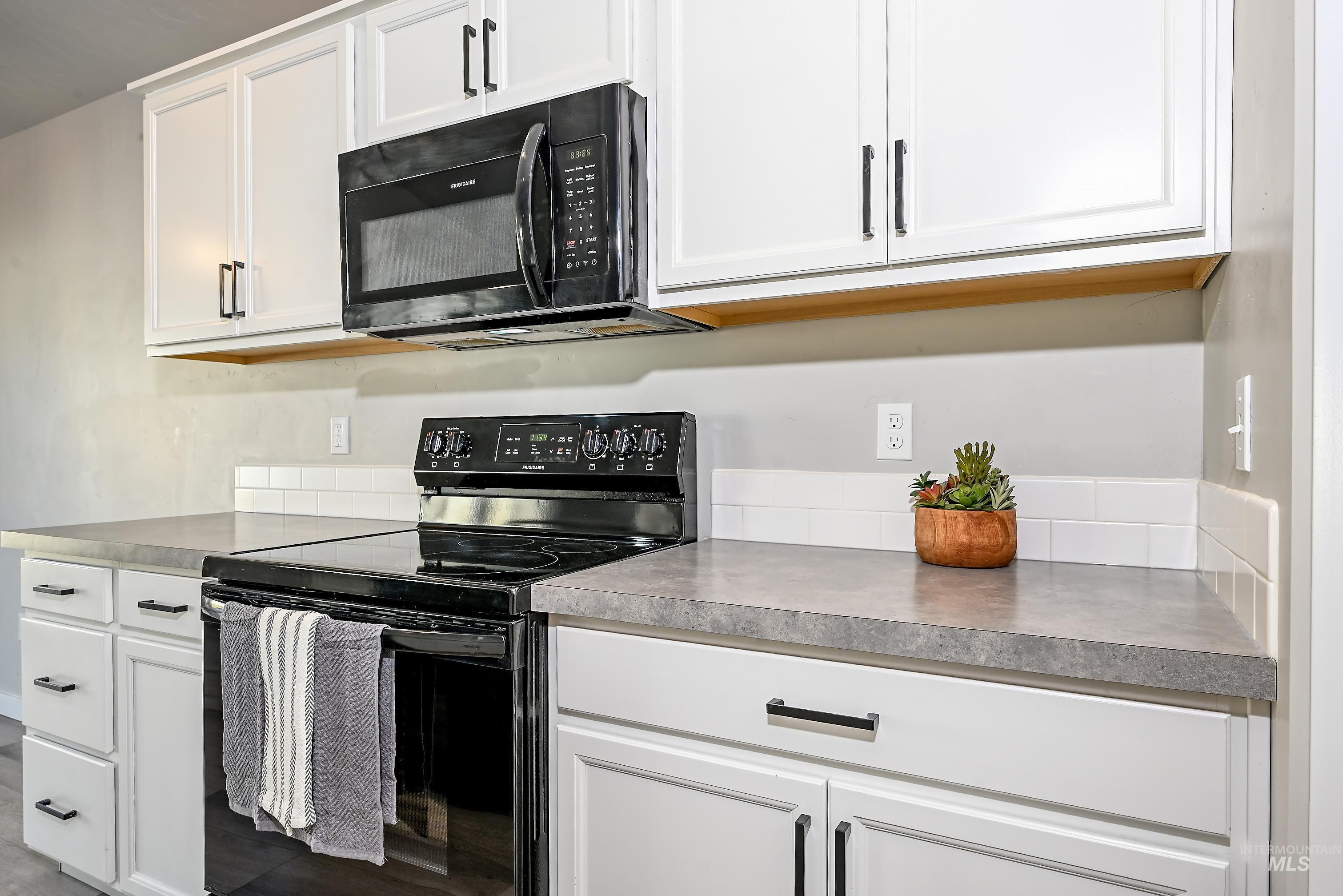 5160 W Lesina St, Meridian, Idaho 83646, 3 Bedrooms, 2 Bathrooms, Residential For Sale, Price $435,000, 98966433