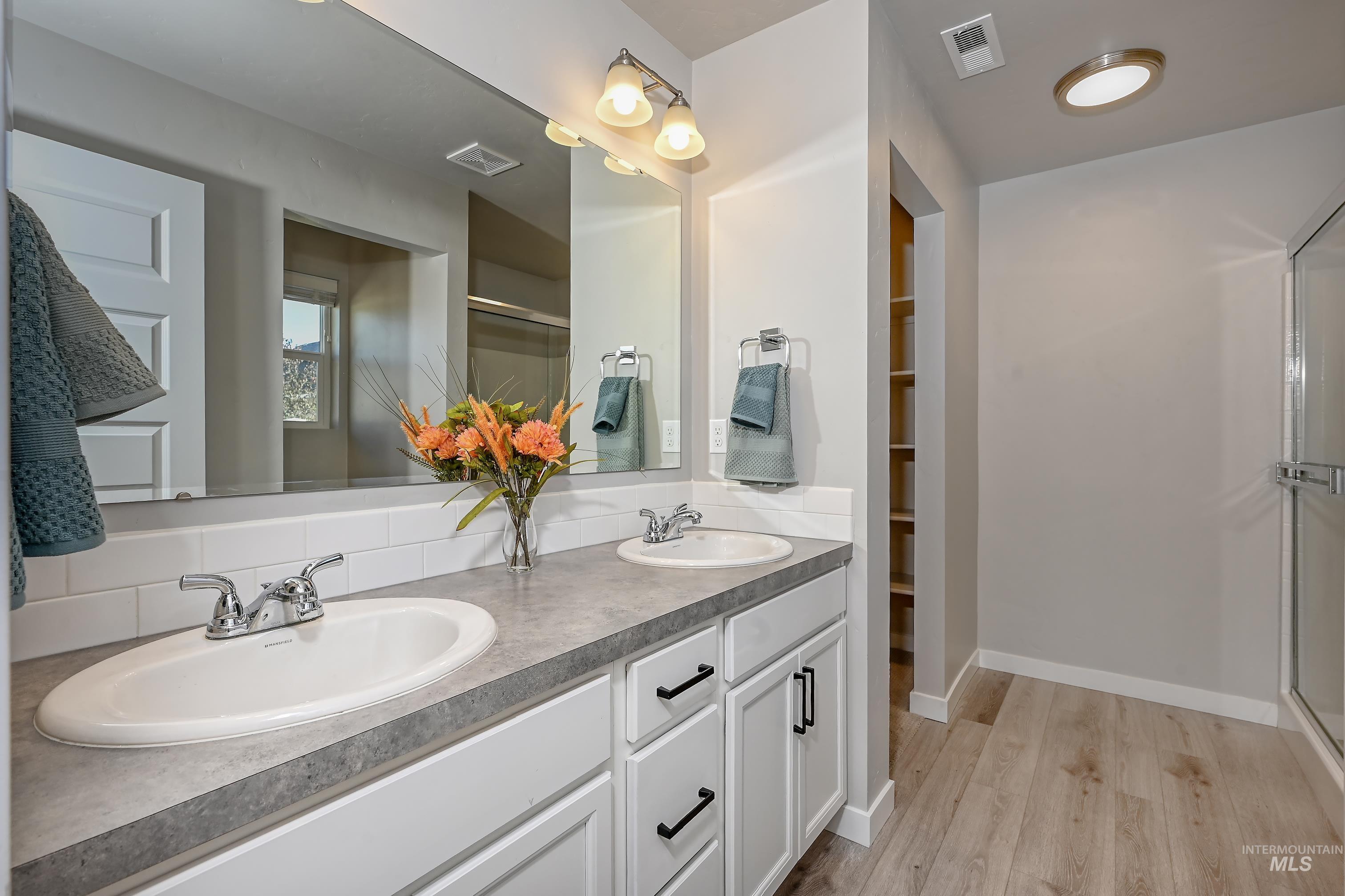 5160 W Lesina St, Meridian, Idaho 83646, 3 Bedrooms, 2 Bathrooms, Residential For Sale, Price $435,000, 98966433