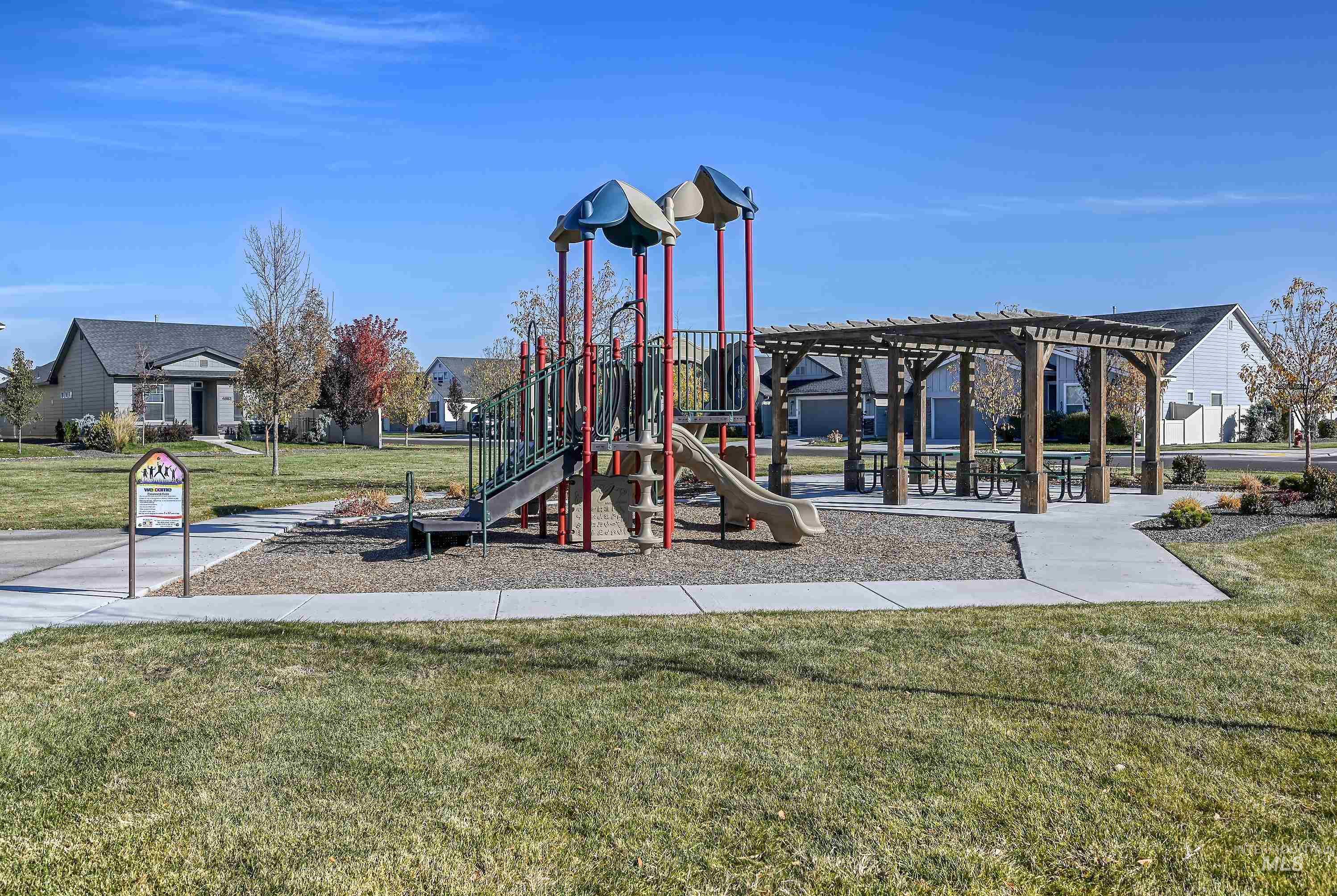 5160 W Lesina St, Meridian, Idaho 83646, 3 Bedrooms, 2 Bathrooms, Residential For Sale, Price $435,000, 98966433