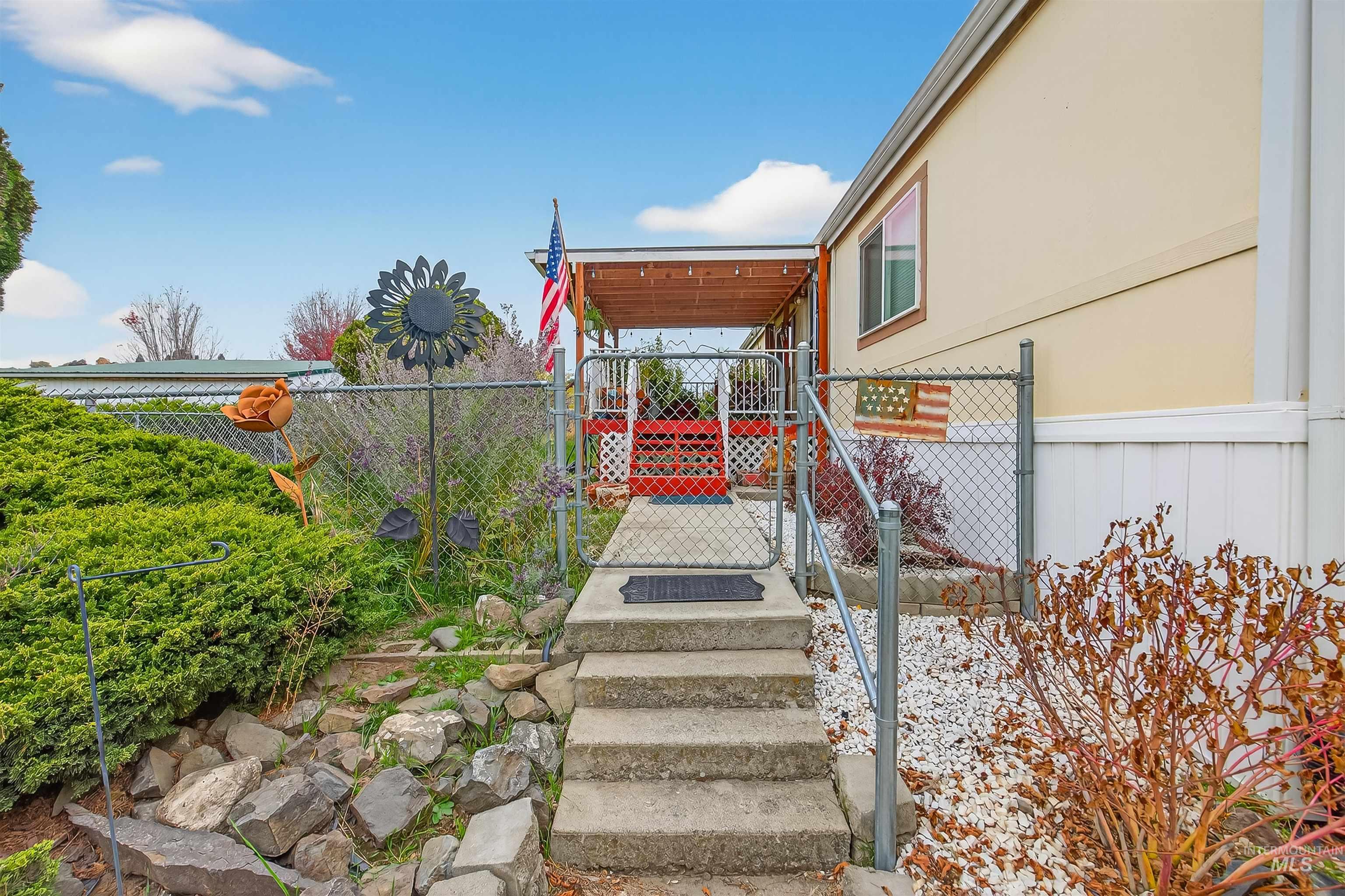 View of yard featuring a gate