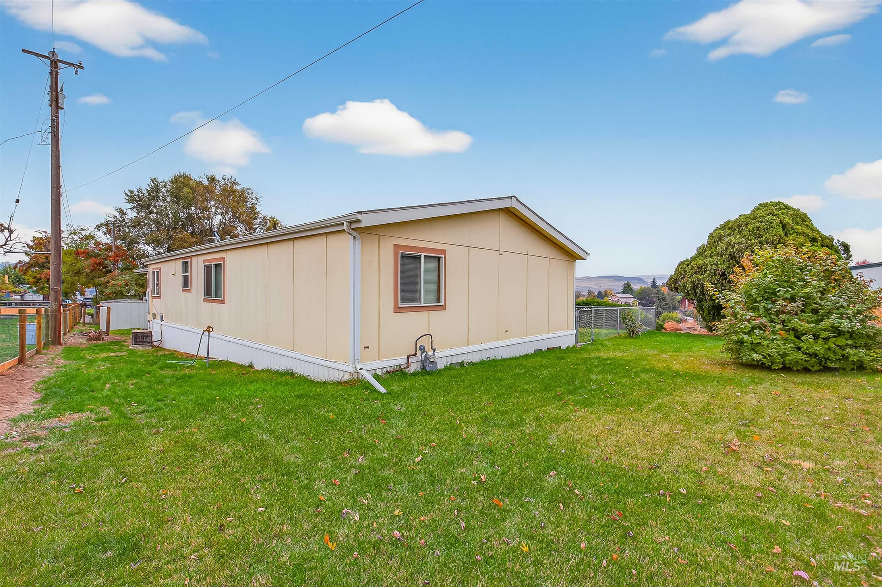 View of home's exterior