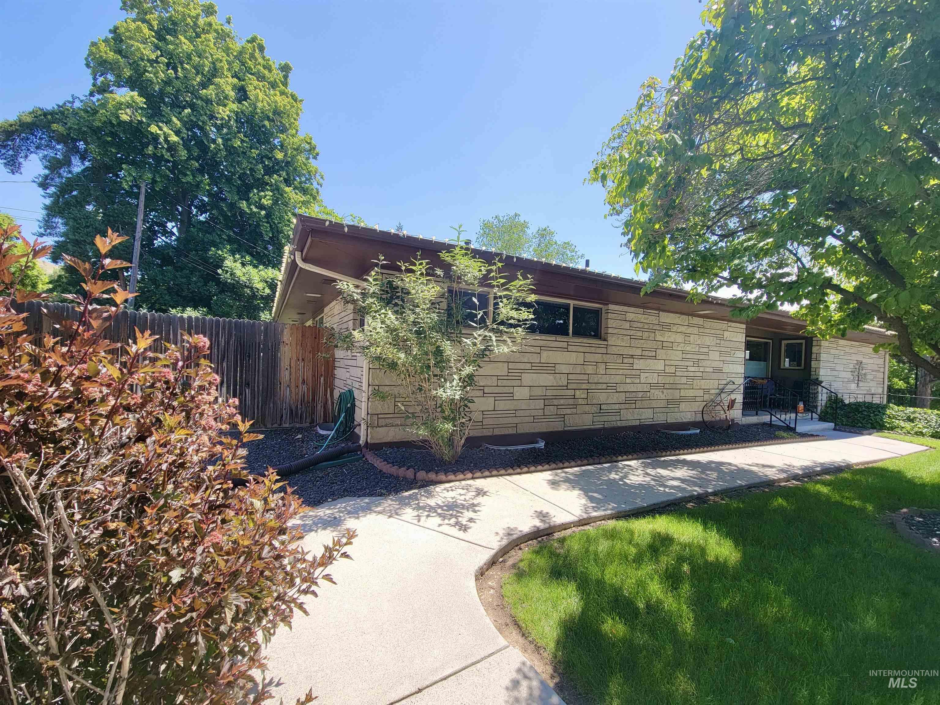 3100 N Ridgeway, Boise, Idaho 83702, 3 Bedrooms, 2 Bathrooms, Residential For Sale, Price $949,900, 98966445