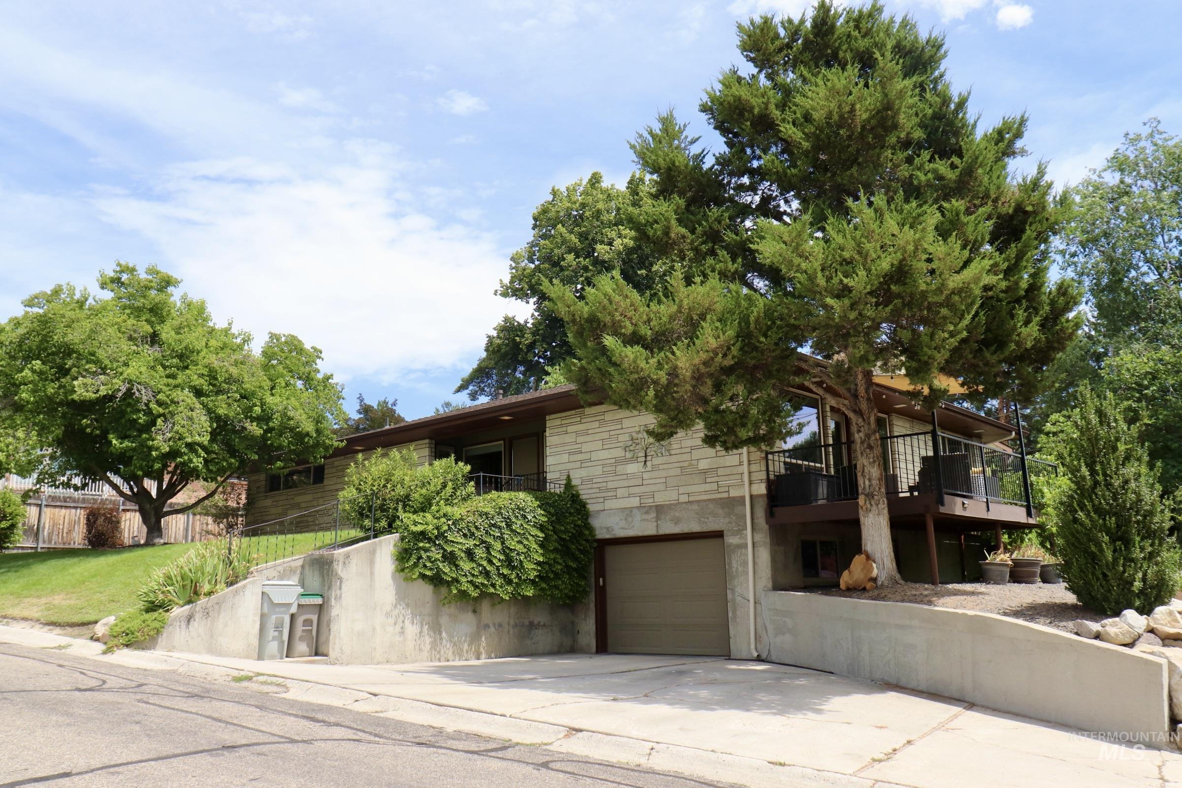 3100 N Ridgeway, Boise, Idaho 83702, 3 Bedrooms, 2 Bathrooms, Residential For Sale, Price $949,900, 98966445