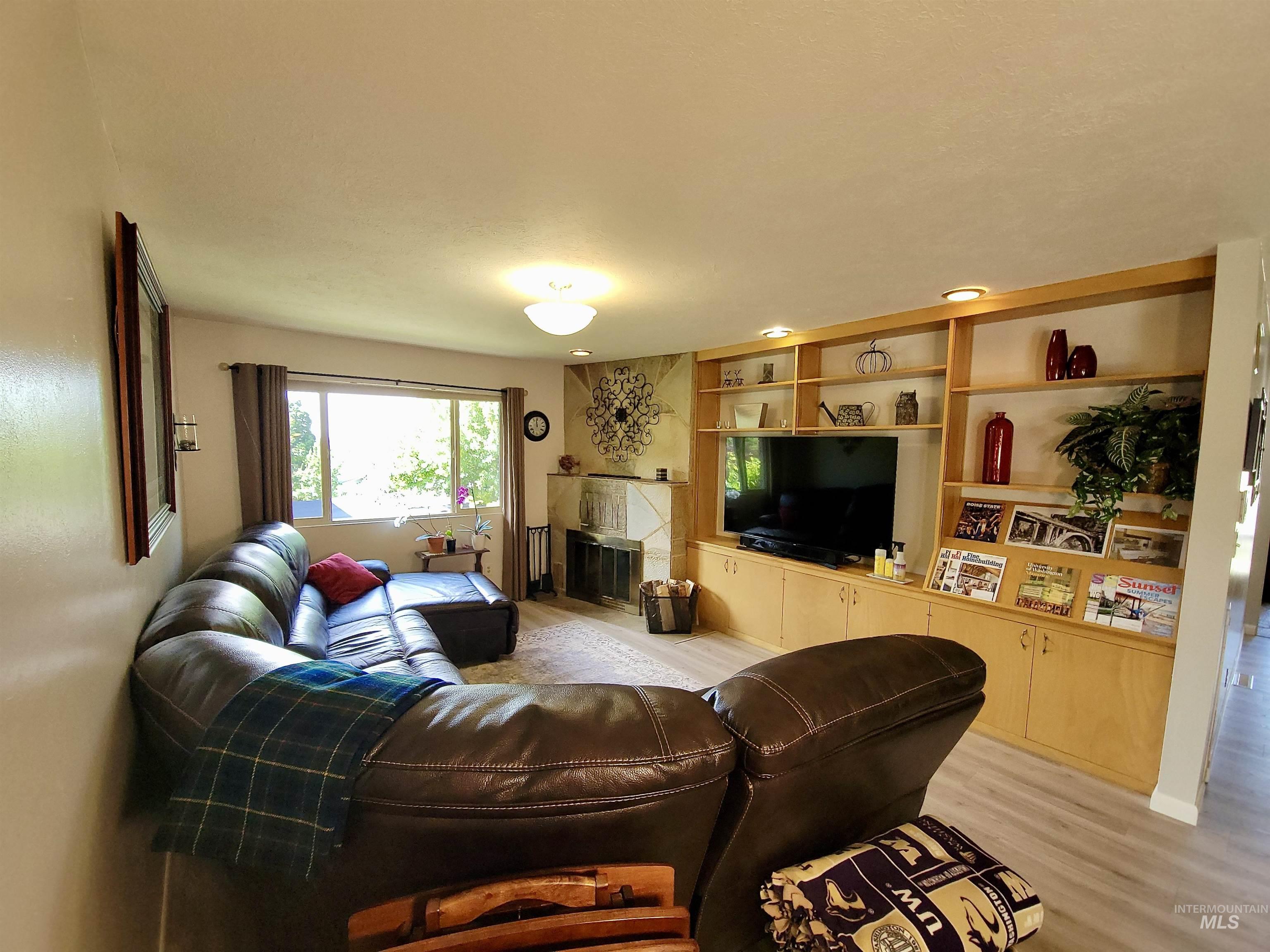 3100 N Ridgeway, Boise, Idaho 83702, 3 Bedrooms, 2 Bathrooms, Residential For Sale, Price $949,900, 98966445