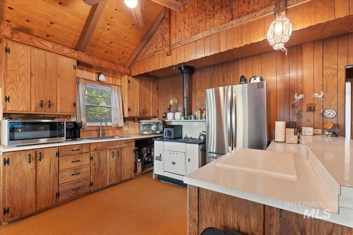 72 Thunder Road, Garden Valley, Idaho 83622, 2 Bedrooms, 1 Bathroom, Residential For Sale, Price $599,000, 98966458