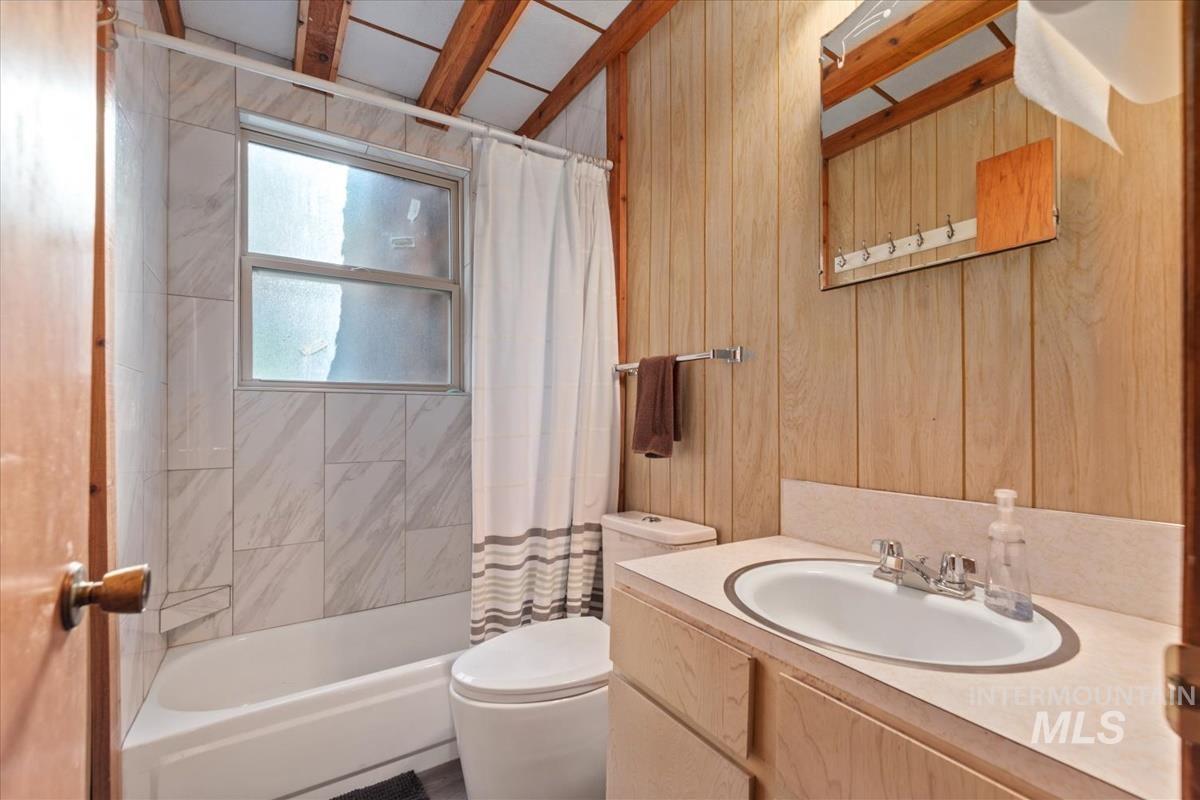 72 Thunder Road, Garden Valley, Idaho 83622, 2 Bedrooms, 1 Bathroom, Residential For Sale, Price $599,000, 98966458