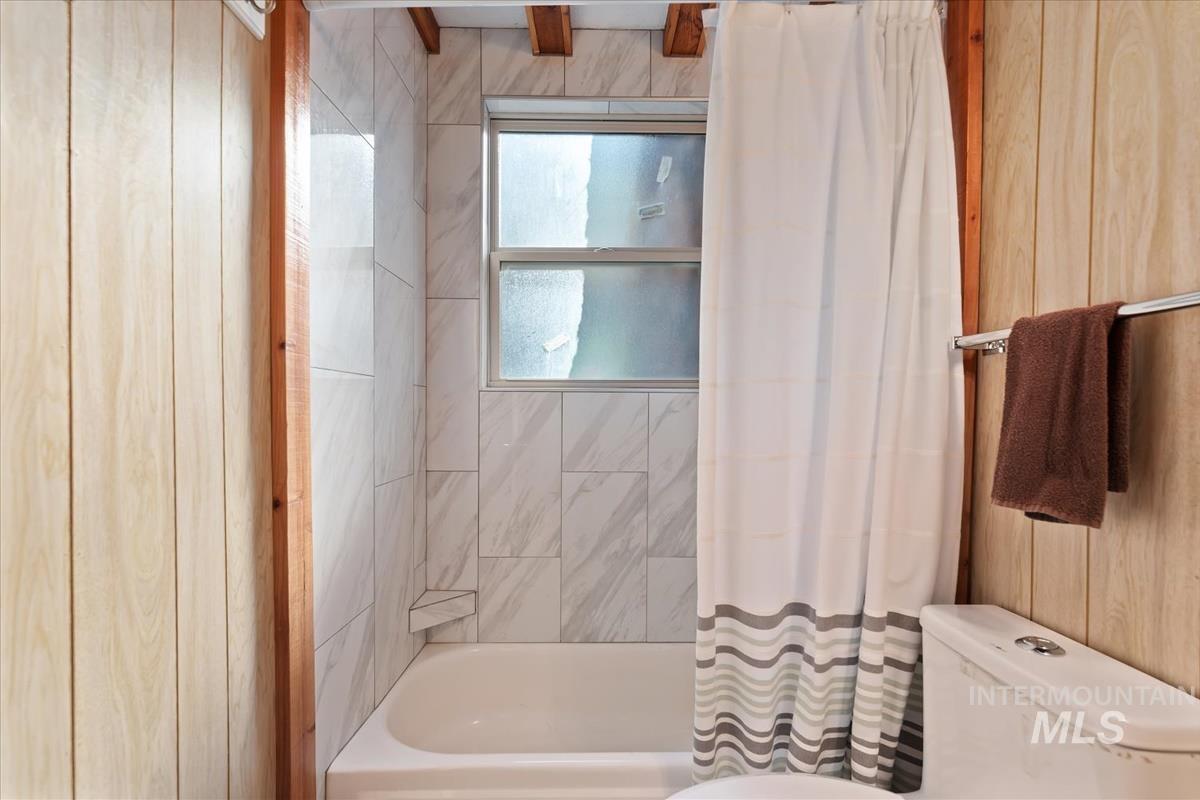 72 Thunder Road, Garden Valley, Idaho 83622, 2 Bedrooms, 1 Bathroom, Residential For Sale, Price $599,000, 98966458