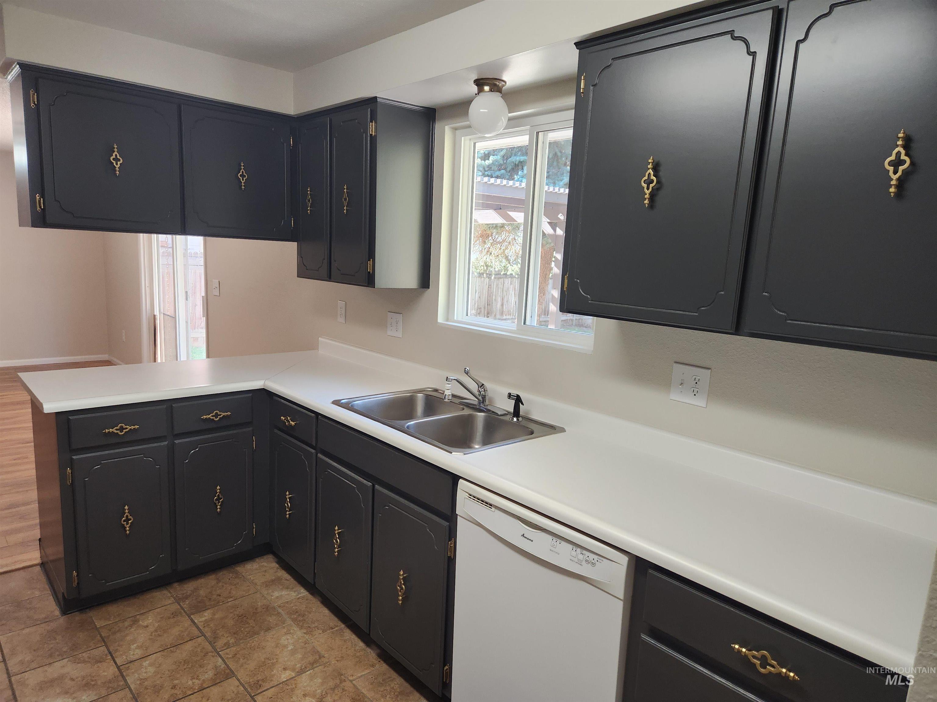 5311 N Marcliffe, Boise, Idaho 83704, 3 Bedrooms, 2 Bathrooms, Residential For Sale, Price $464,900, 98966488