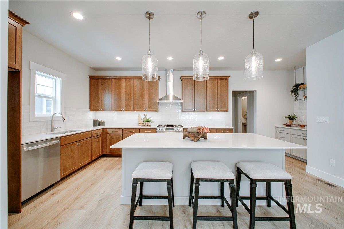 1664 E Cutgrass Ln, Eagle, Idaho 83616, 3 Bedrooms, 2.5 Bathrooms, Residential Income For Sale, Price $582,000, 98966490