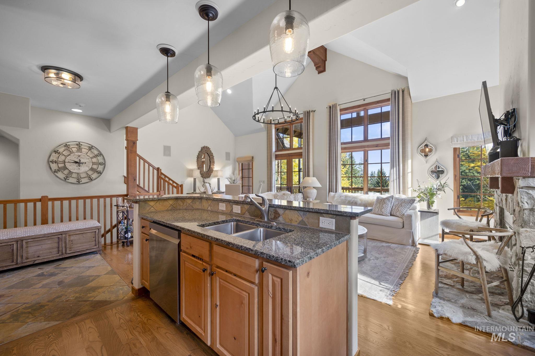 80 Clearwater Ct., Donnelly, Idaho 83615, 3 Bedrooms, 3 Bathrooms, Residential For Sale, Price $1,350,000, 98966491