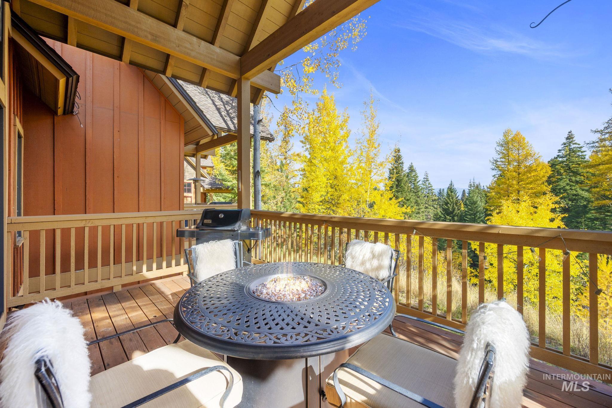 80 Clearwater Ct., Donnelly, Idaho 83615, 3 Bedrooms, 3 Bathrooms, Residential For Sale, Price $1,350,000, 98966491