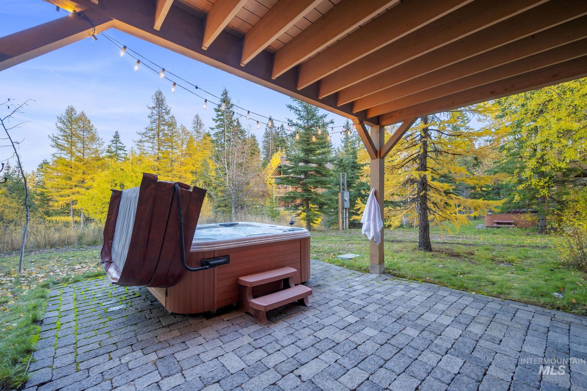 80 Clearwater Ct., Donnelly, Idaho 83615, 3 Bedrooms, 3 Bathrooms, Residential For Sale, Price $1,350,000, 98966491