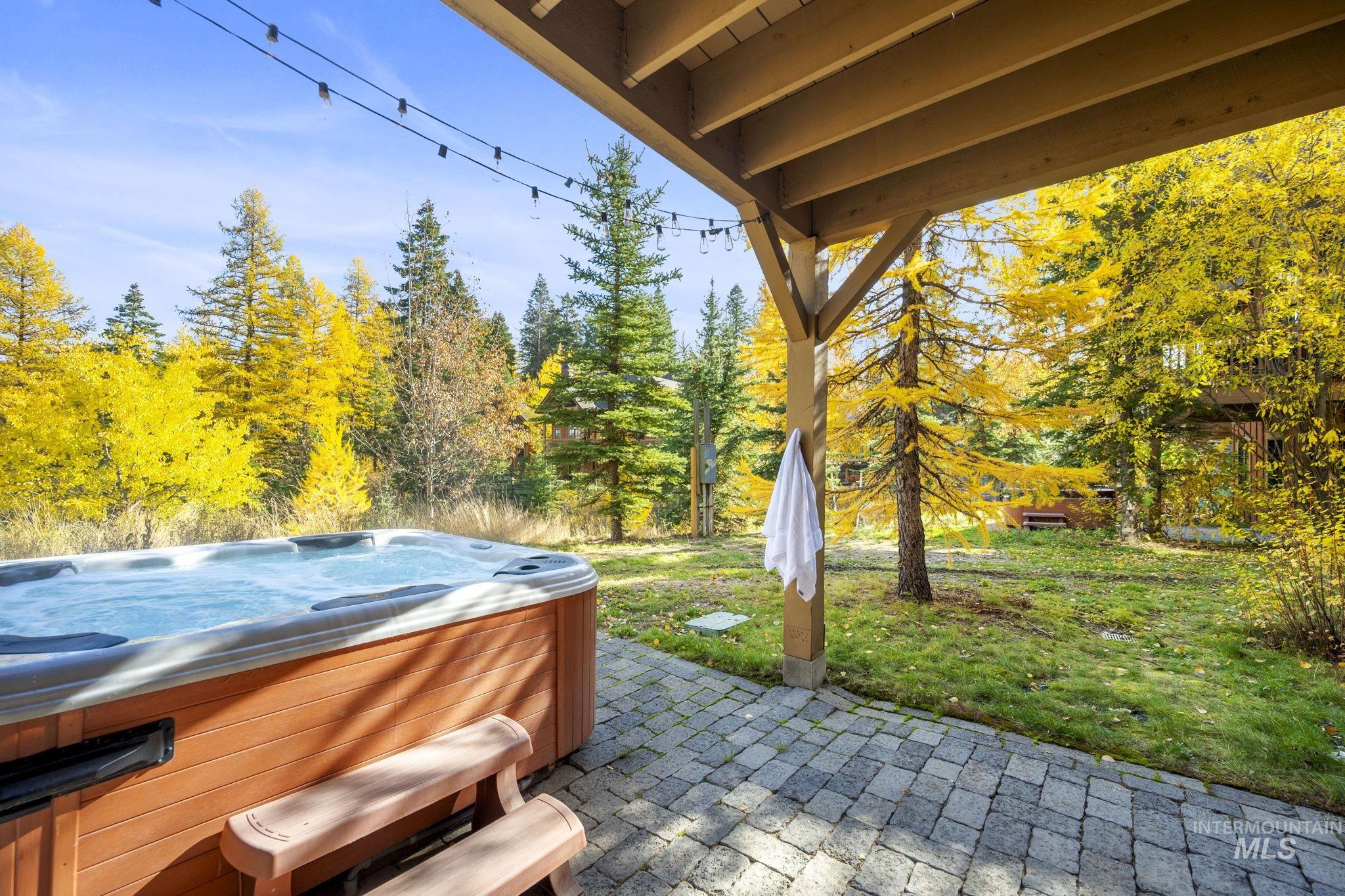 80 Clearwater Ct., Donnelly, Idaho 83615, 3 Bedrooms, 3 Bathrooms, Residential For Sale, Price $1,350,000, 98966491