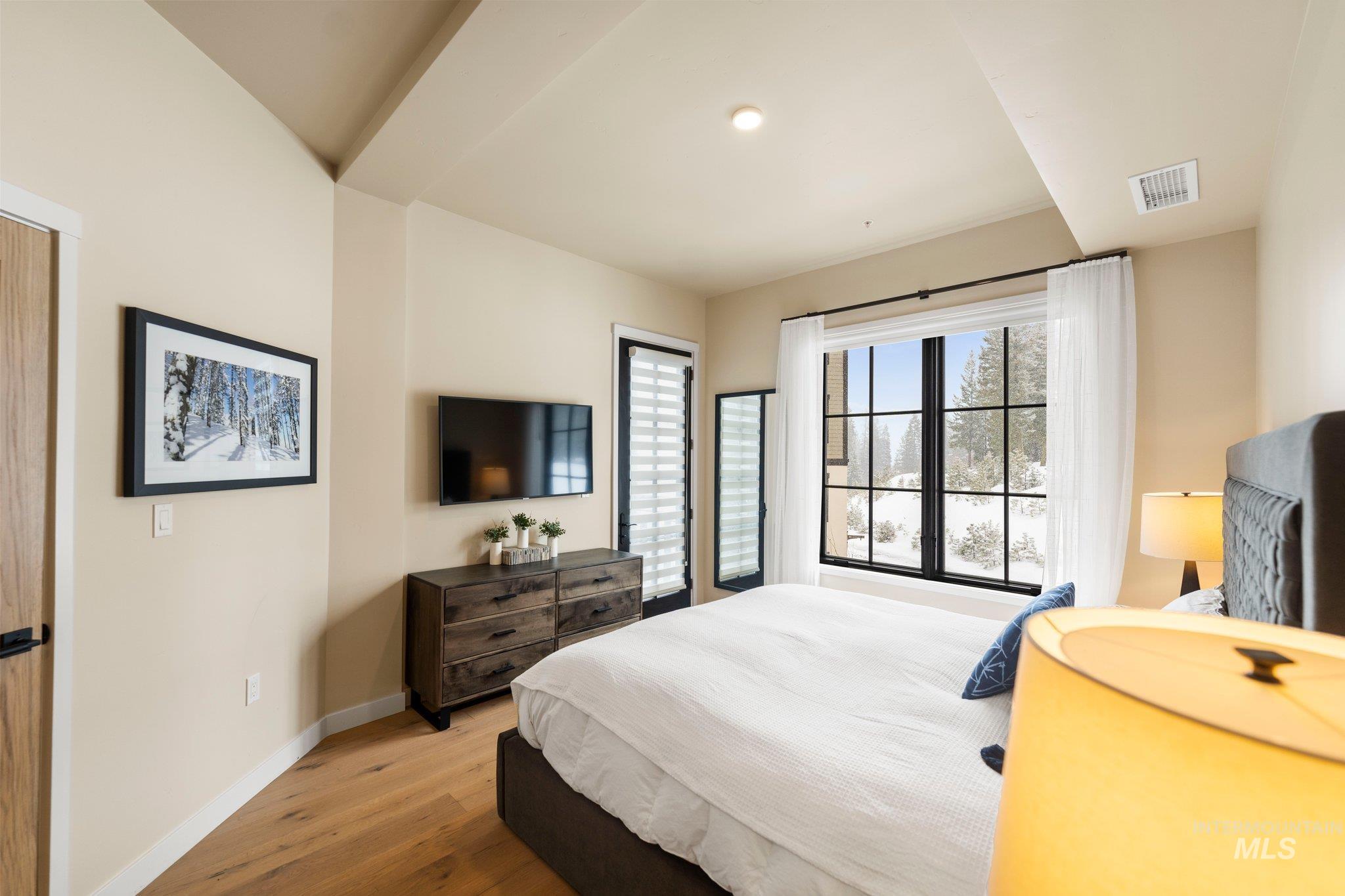 760 Village Drive, Donnelly, Idaho 83615, 2 Bedrooms, 2 Bathrooms, Residential For Sale, Price $999,000, 98966501