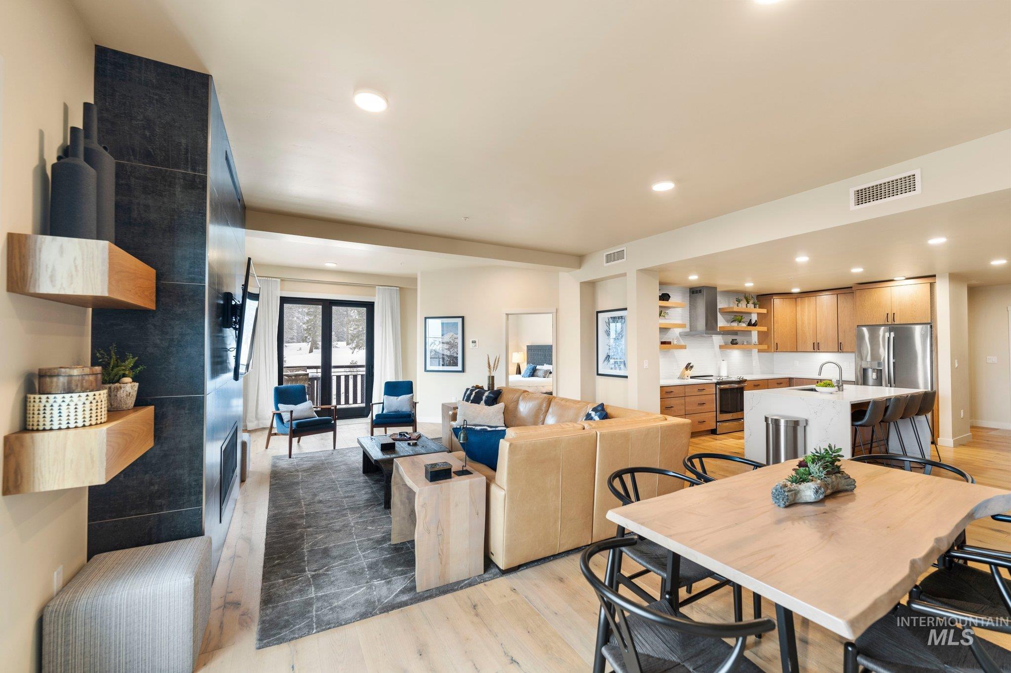 760 Village Drive, Donnelly, Idaho 83615, 2 Bedrooms, 2 Bathrooms, Residential For Sale, Price $999,000, 98966501