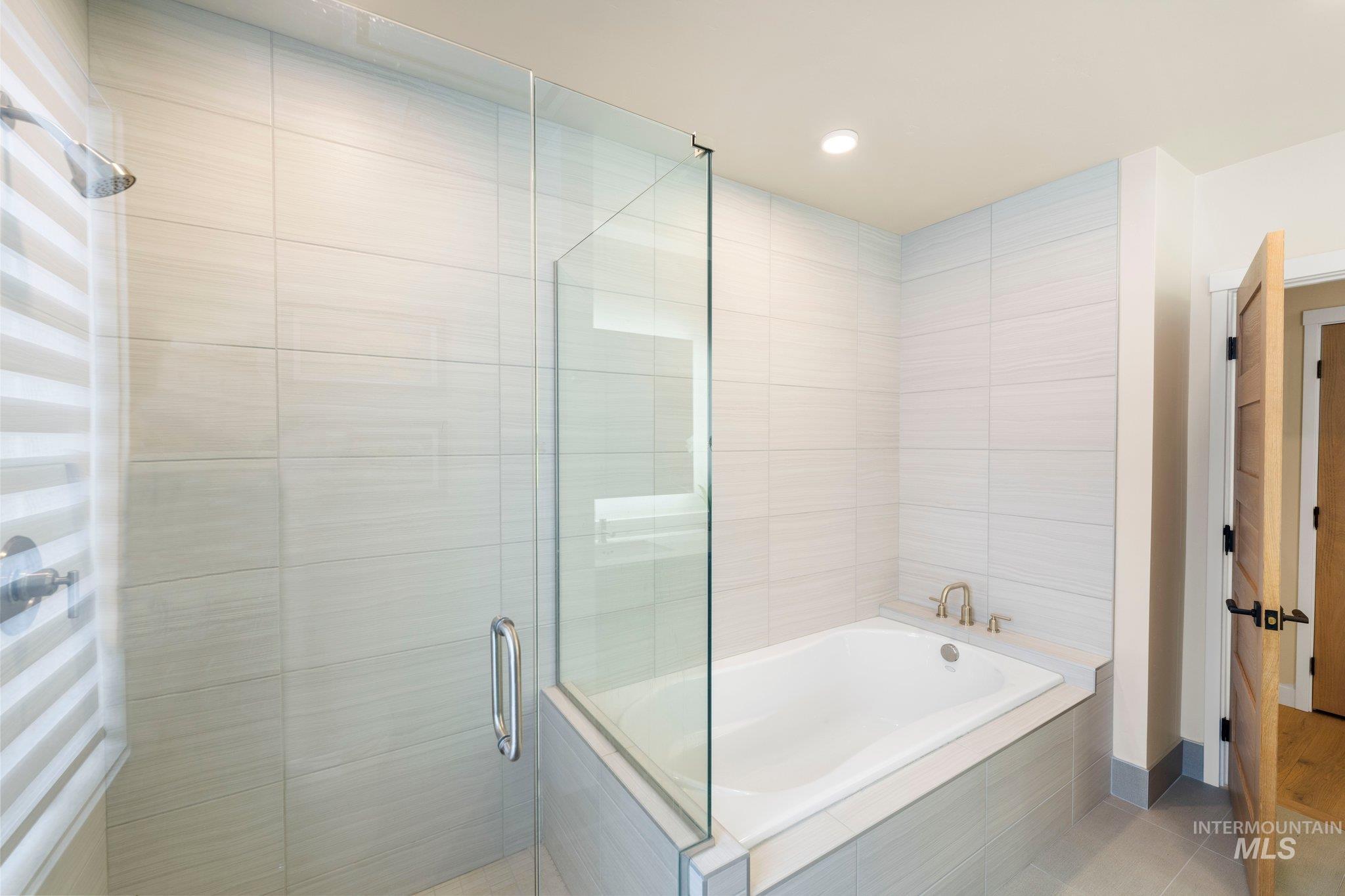 760 Village Drive, Donnelly, Idaho 83615, 2 Bedrooms, 2 Bathrooms, Residential For Sale, Price $999,000, 98966501