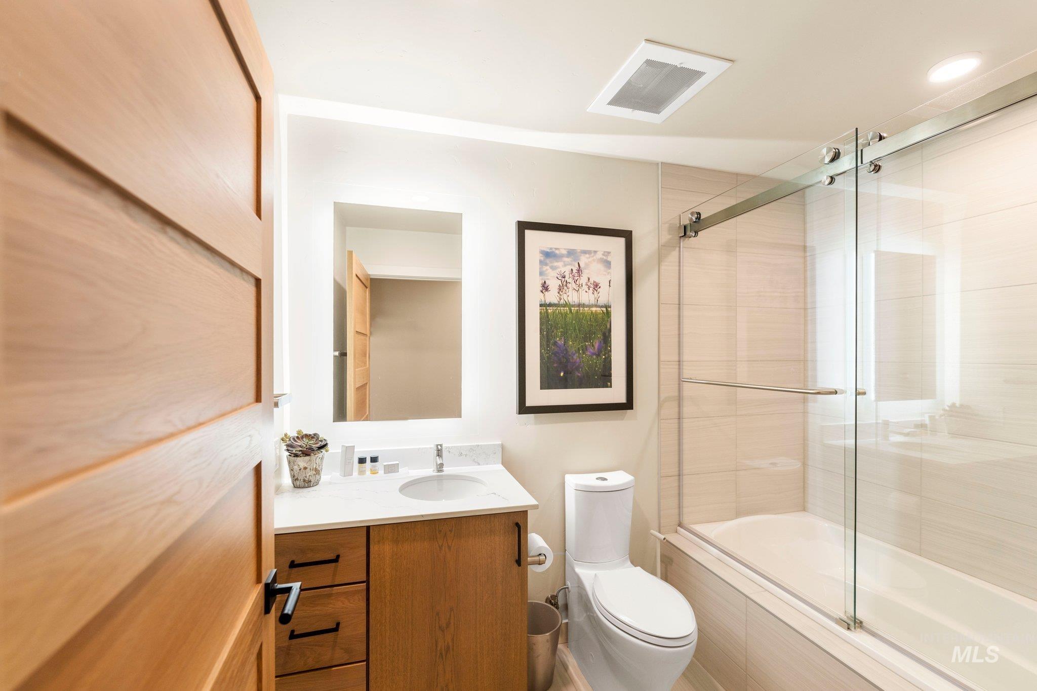 760 Village Drive, Donnelly, Idaho 83615, 2 Bedrooms, 2 Bathrooms, Residential For Sale, Price $999,000, 98966501