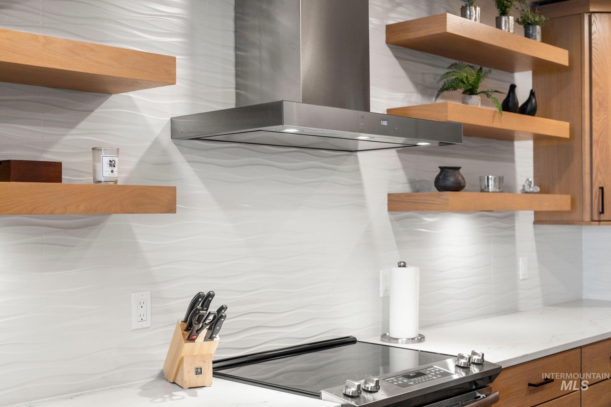 760 Village Drive, Donnelly, Idaho 83615, 2 Bedrooms, 2 Bathrooms, Residential For Sale, Price $999,000, 98966501