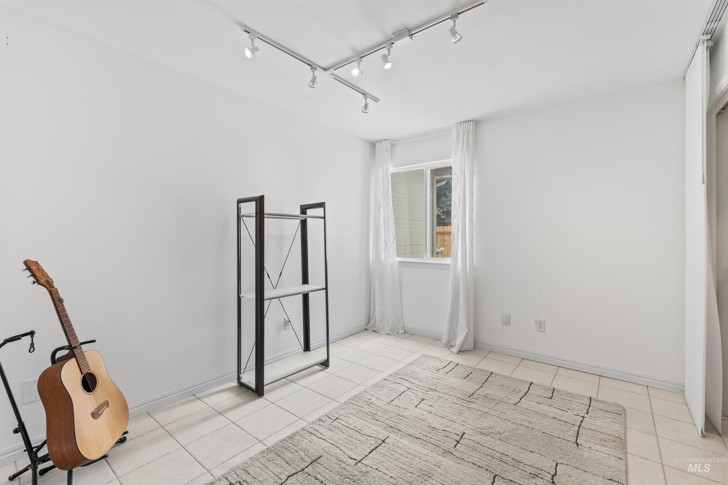 8007 W Scardale Ct., Boise, Idaho 83704, 6 Bedrooms, 4 Bathrooms, Residential For Sale, Price $895,000, 98966506