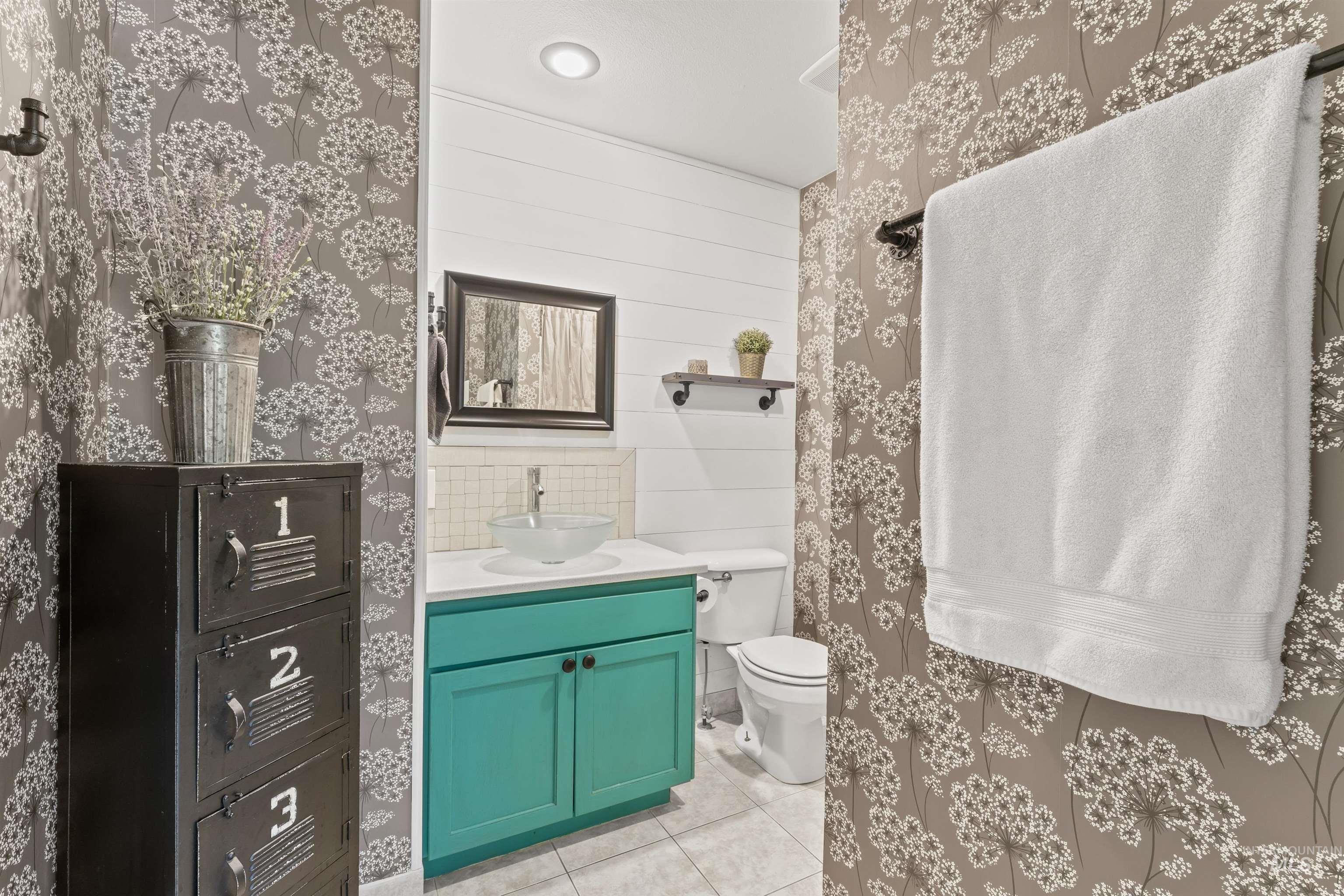 8007 W Scardale Ct., Boise, Idaho 83704, 6 Bedrooms, 4 Bathrooms, Residential For Sale, Price $895,000, 98966506