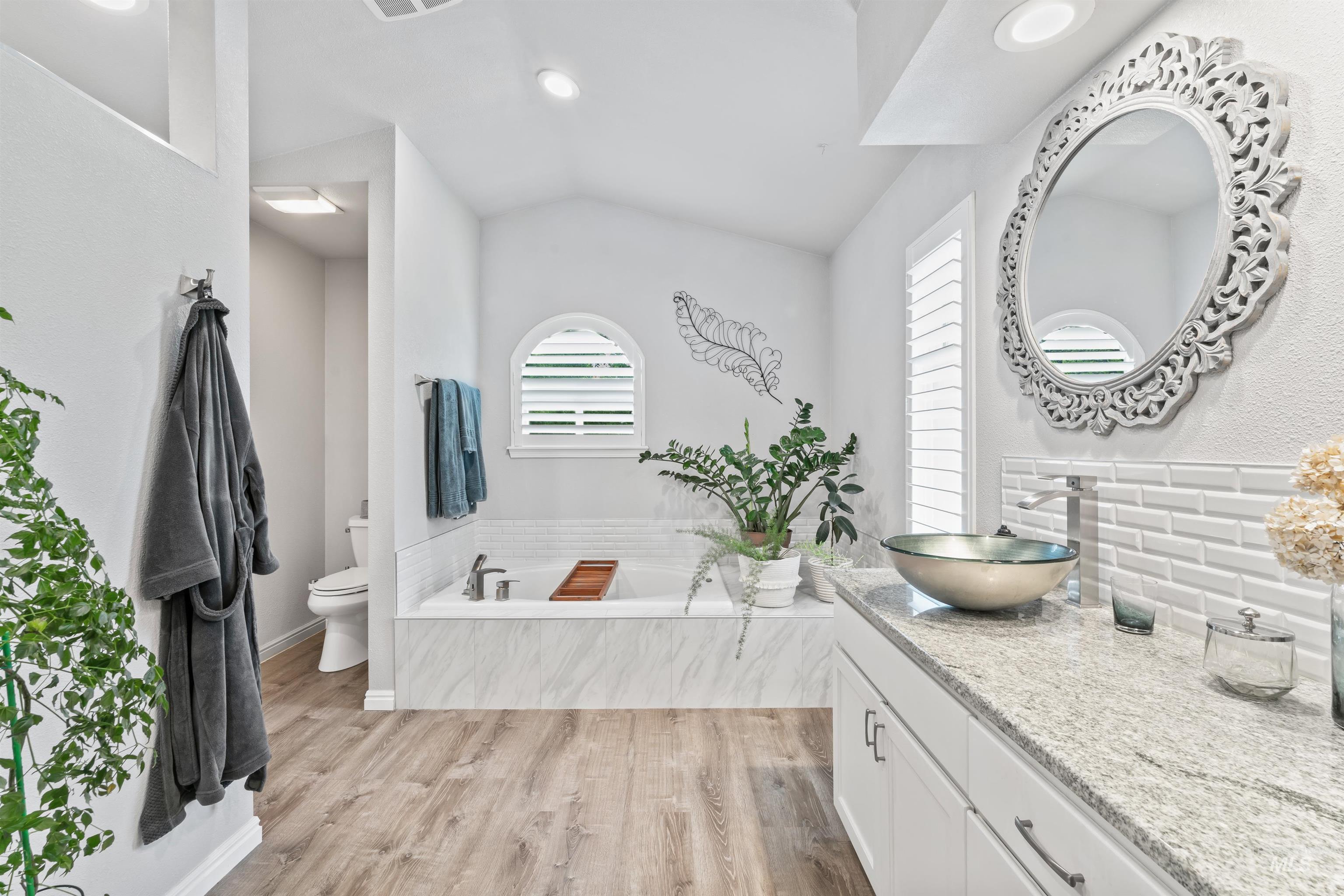 8007 W Scardale Ct., Boise, Idaho 83704, 6 Bedrooms, 4 Bathrooms, Residential For Sale, Price $895,000, 98966506