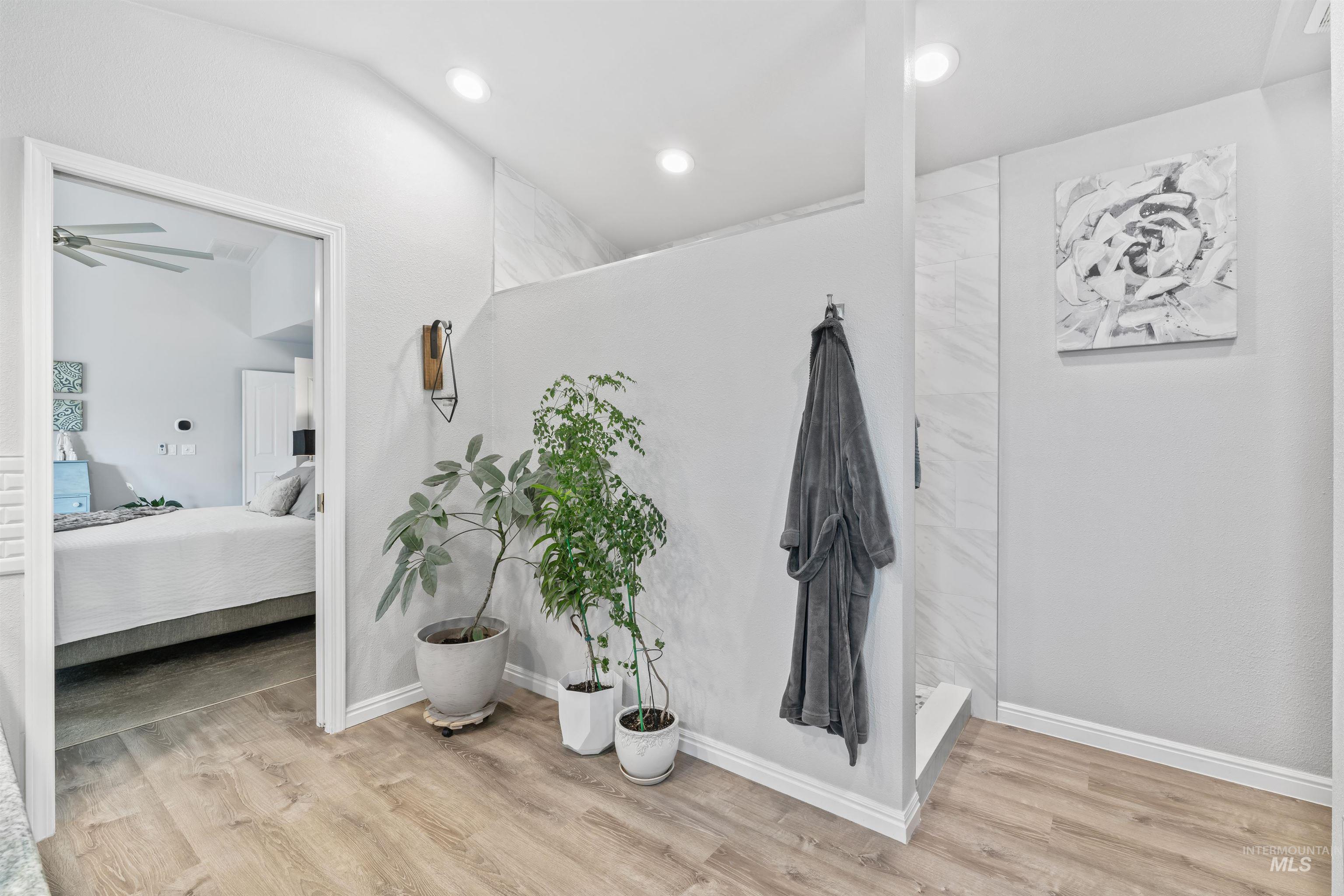 8007 W Scardale Ct., Boise, Idaho 83704, 6 Bedrooms, 4 Bathrooms, Residential For Sale, Price $895,000, 98966506