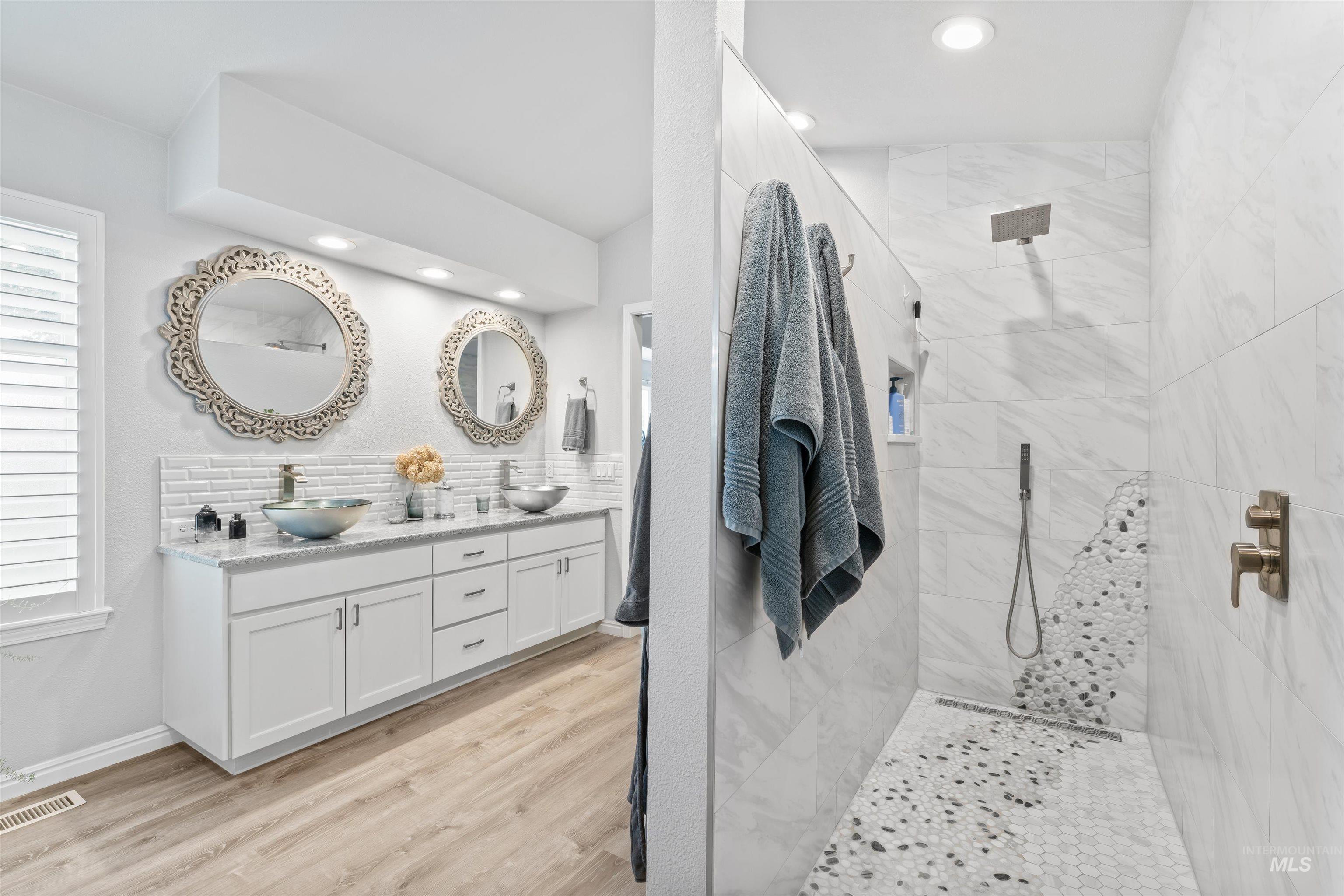 8007 W Scardale Ct., Boise, Idaho 83704, 6 Bedrooms, 4 Bathrooms, Residential For Sale, Price $895,000, 98966506